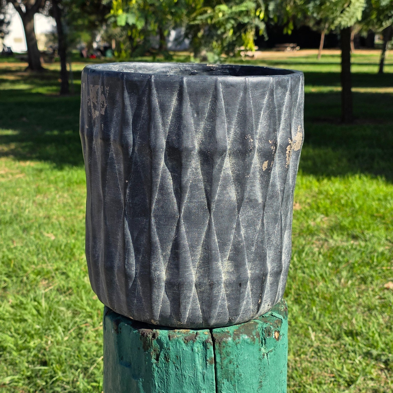 Graphite Fiber-Cement Faceted Planter Diamond Texture 10"Dia x 11"H