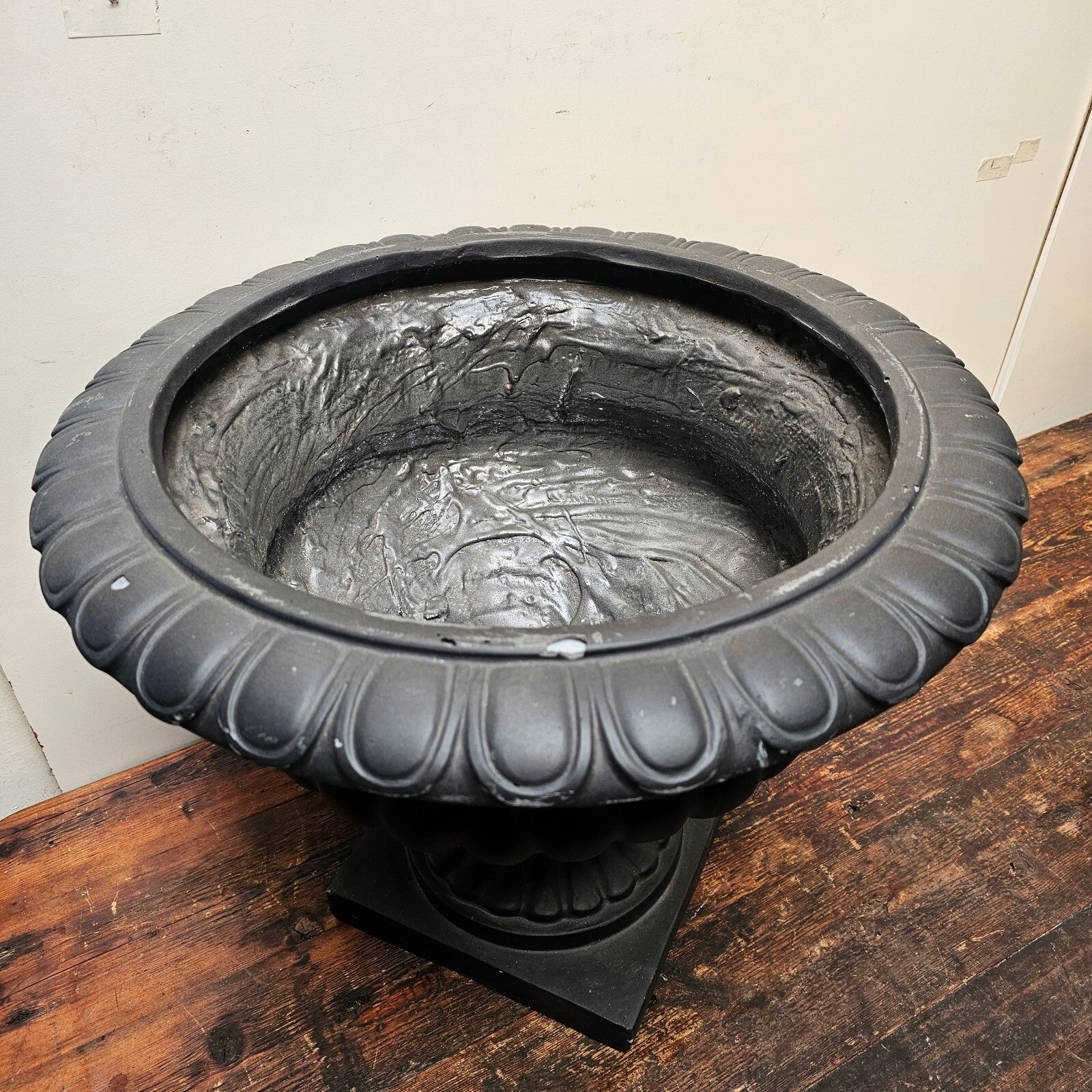Fiber Clay Suffolk Urn Black Planter 22" Dia x 19" H