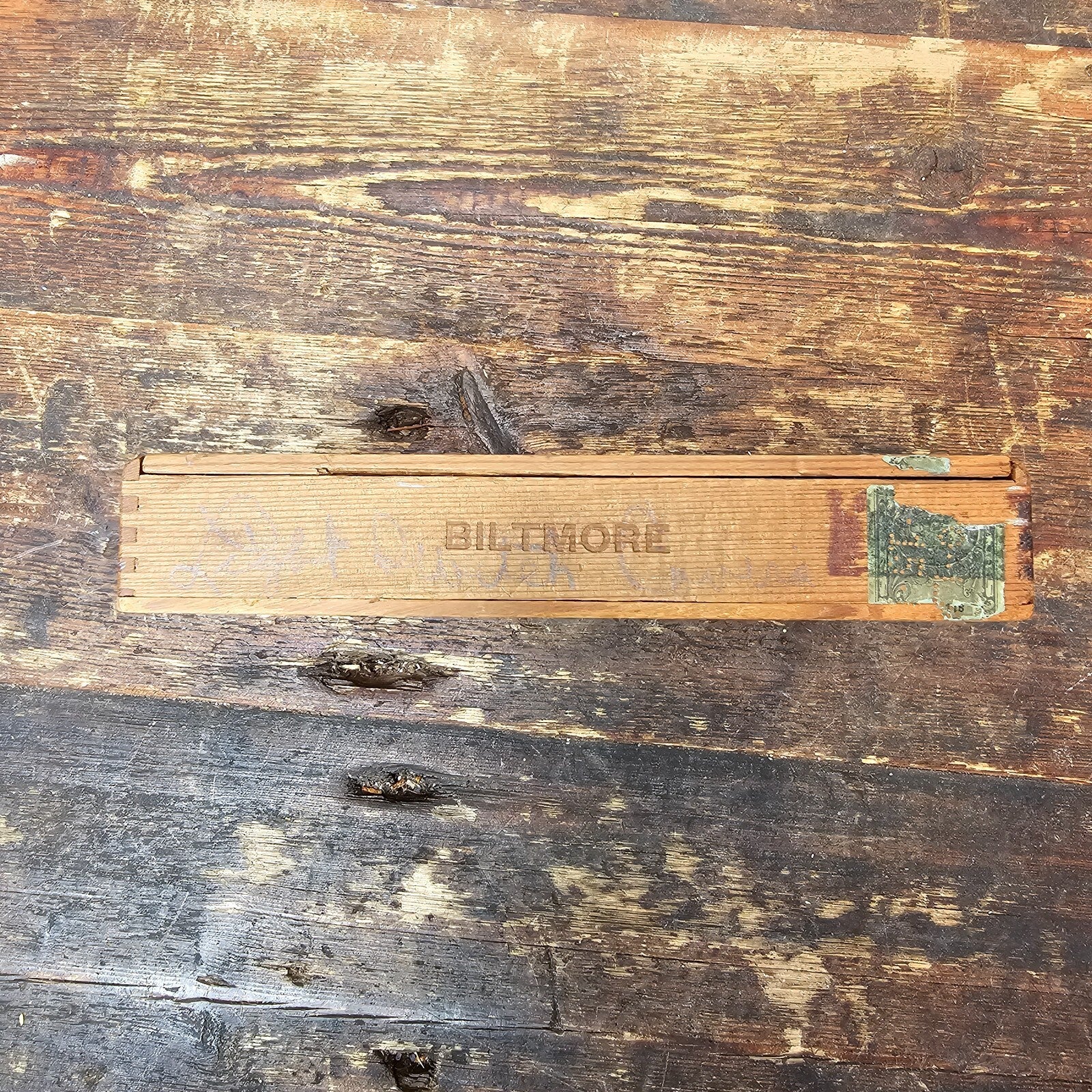 Vintage Aurelia Biltmore Cigar Box  7.75" x 6" x 1.5"