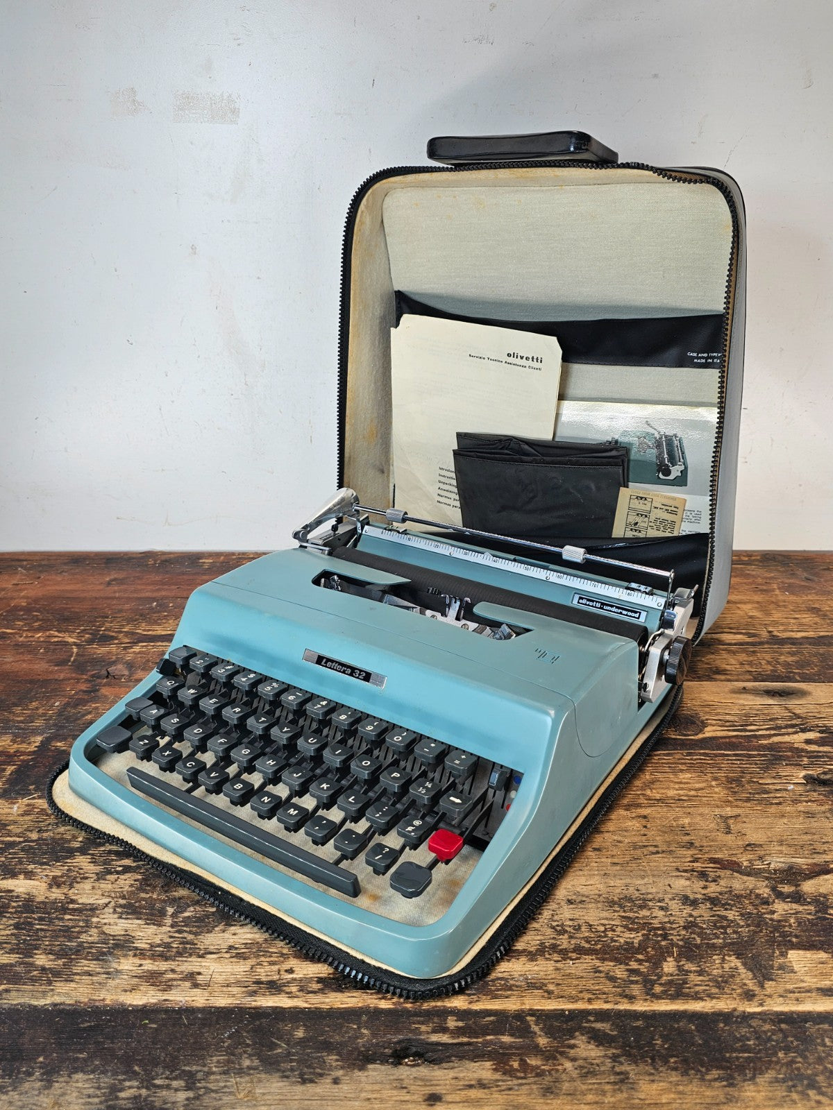 1964 Olivetti Underwood Lettera 32 Typewriter w/ Case