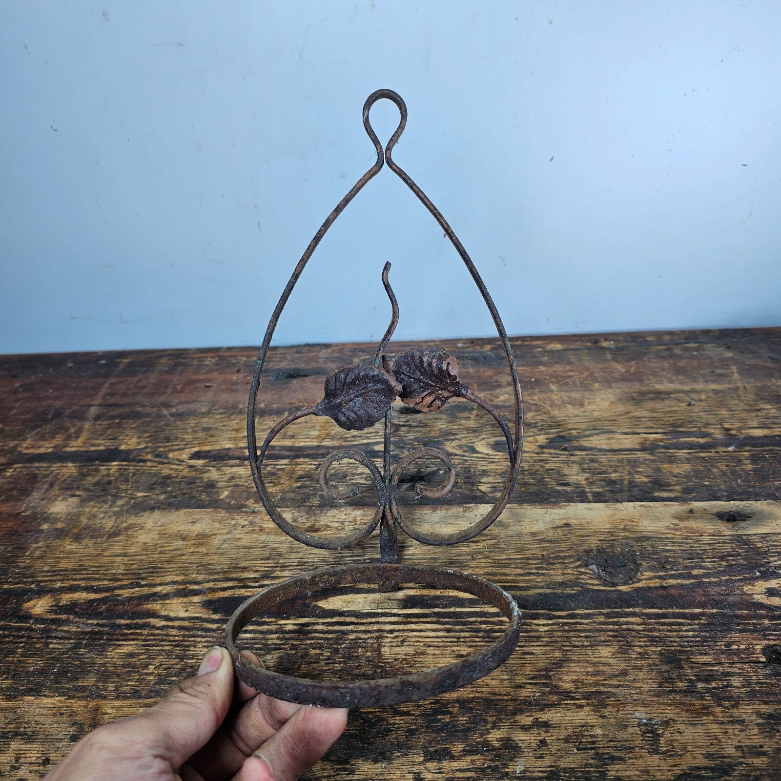 Single Pot Scroll Metal Wall Planter Rusty 10"H
