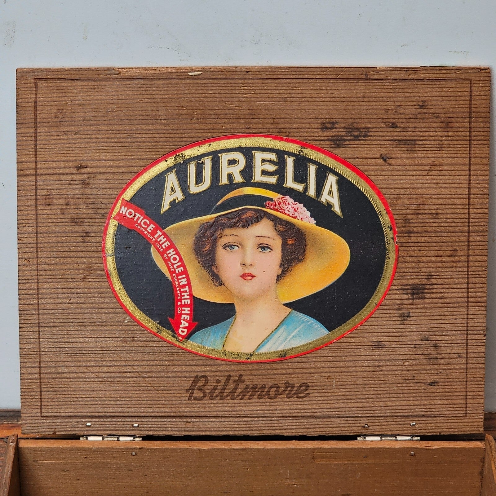 Vintage Aurelia Biltmore Cigar Box  7.75" x 6" x 1.5"