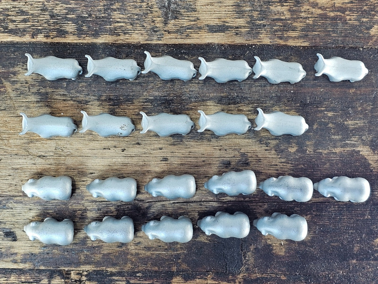 Game Pieces Only Zinc Alloy 11 Bears and 11 Bulls Figurines