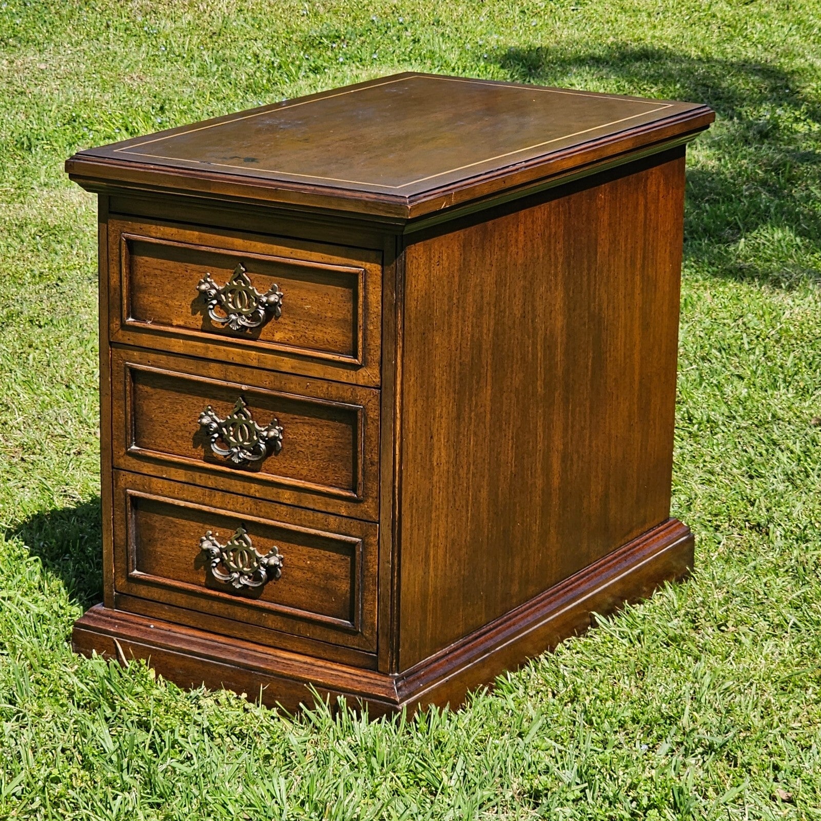 Brandt Furniture Mahogany Nightstand with Dual-Front Drawer 24"L x 15"W x 21"H