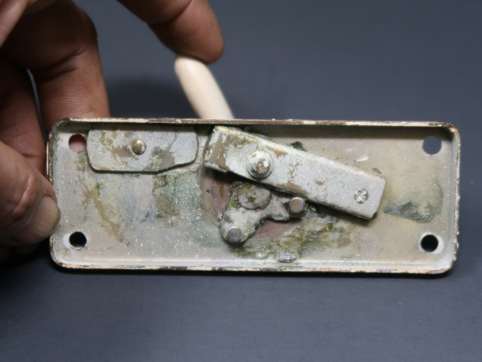 Antique Window Sash Lock Latch Hardware Lever With Lock Shabby Chic White (A)