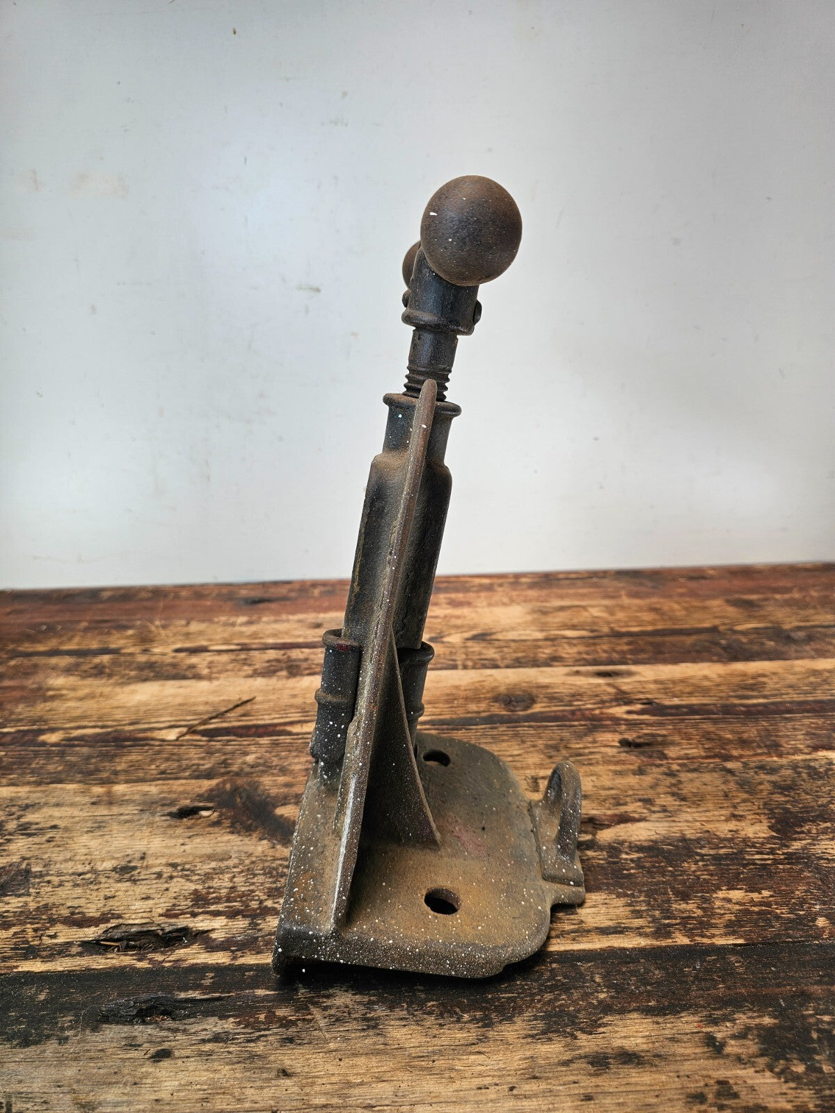 Antique CROWN Plumbers Pipe Vise No. 2
