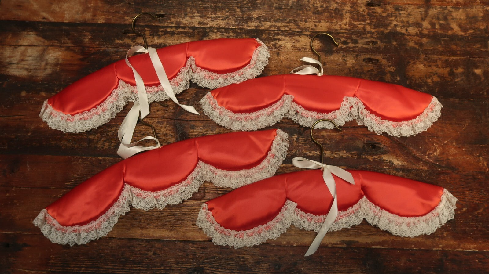 Set of 4 Vintage Red Satin Padded Hangers With Ruffled Lace (B)