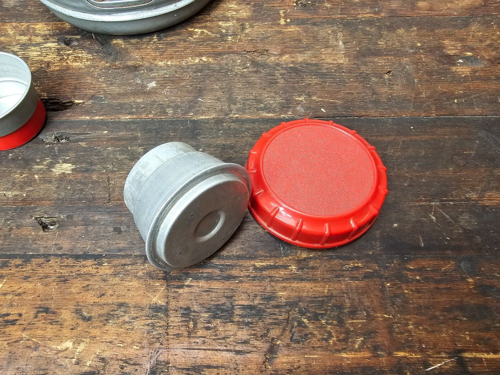 Vintage  1950s THERMASTER BOTTLE Featherweight Metal Cooler-2 Aluminum Cups USA