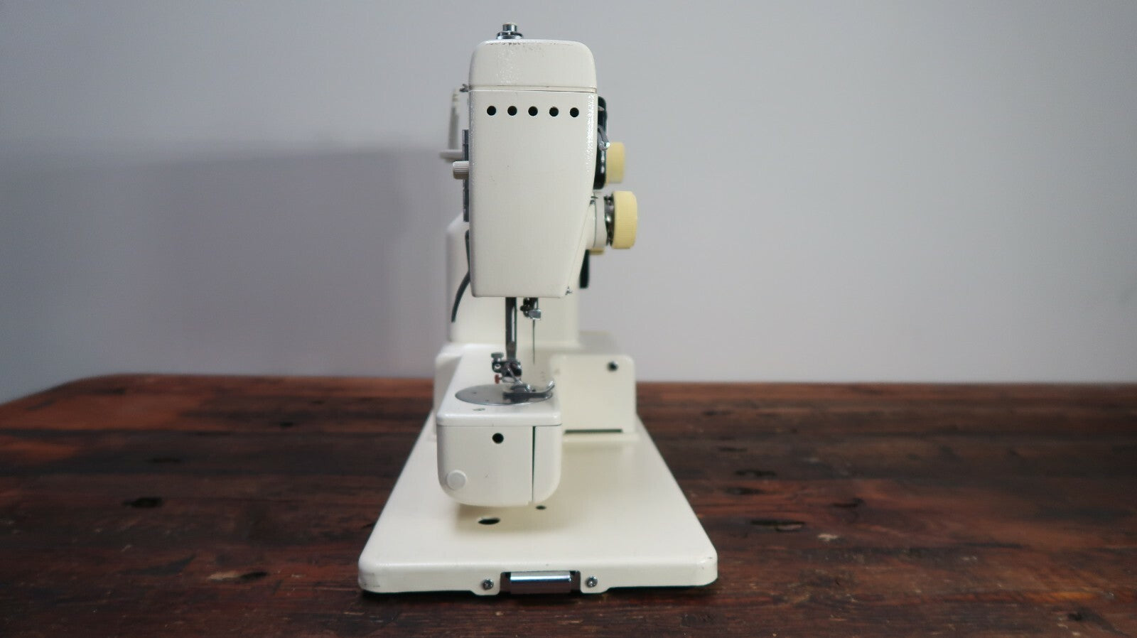 Vintage Baycrest Sewing Machine 1960's Model 1005 (Parts Only)(Sold AS-IS)