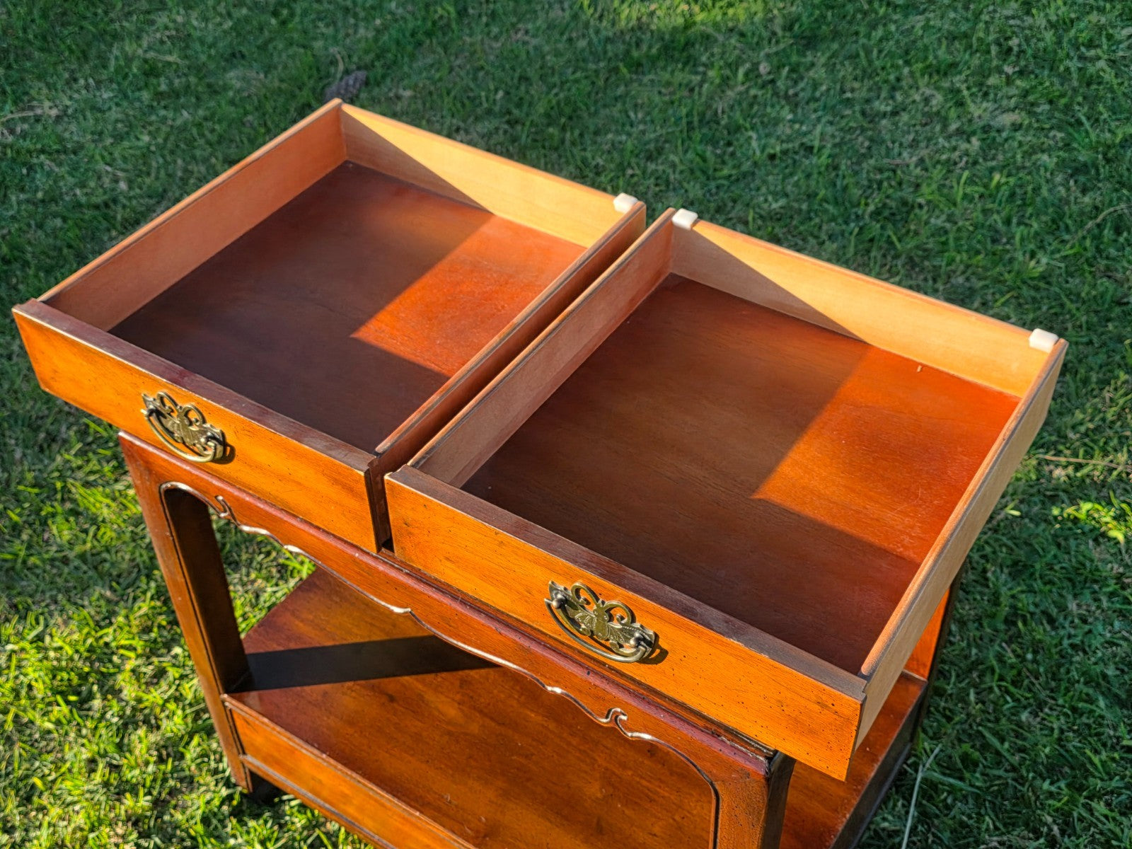 Pair of Henredon Wooden Side Tables / End Tables