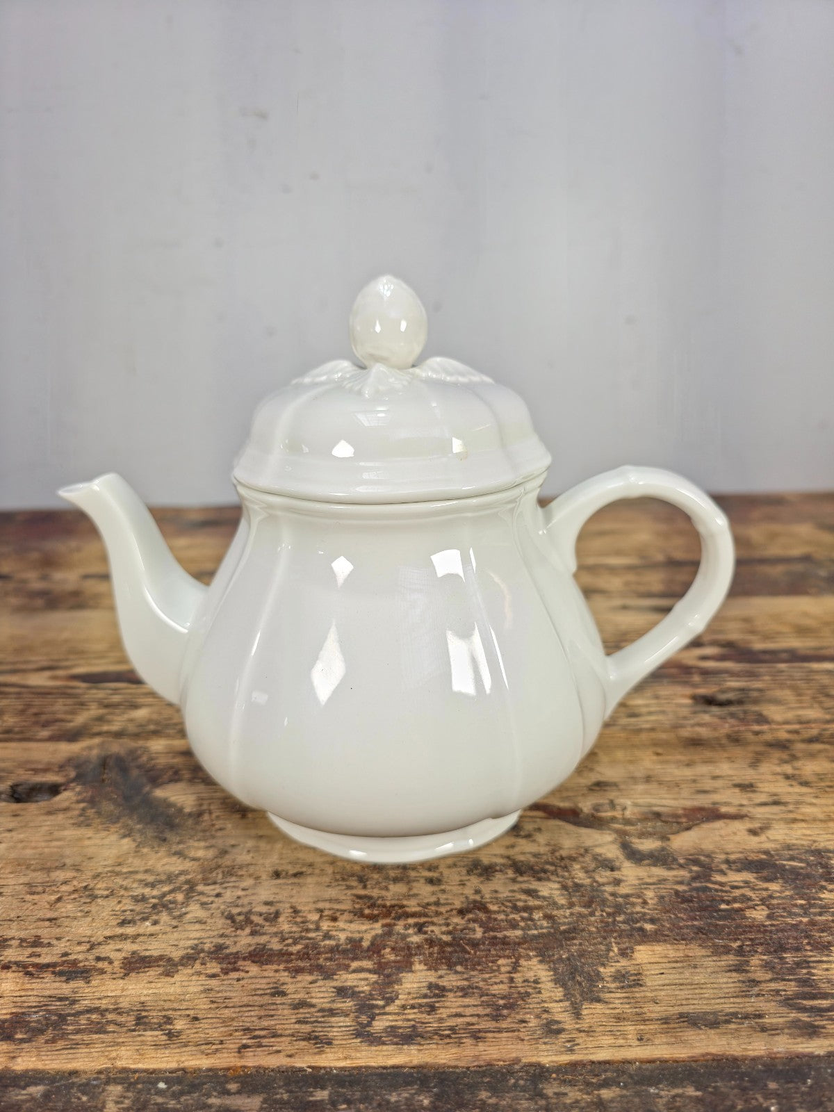 Villeroy &  Boch Manoir Teapot & Lid 6 3/4 in, 4 CUP RND/FLAT