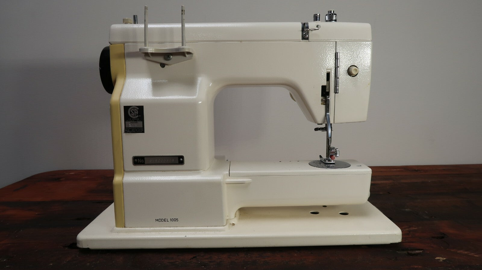 Vintage Baycrest Sewing Machine 1960's Model 1005 (Parts Only)(Sold AS-IS)