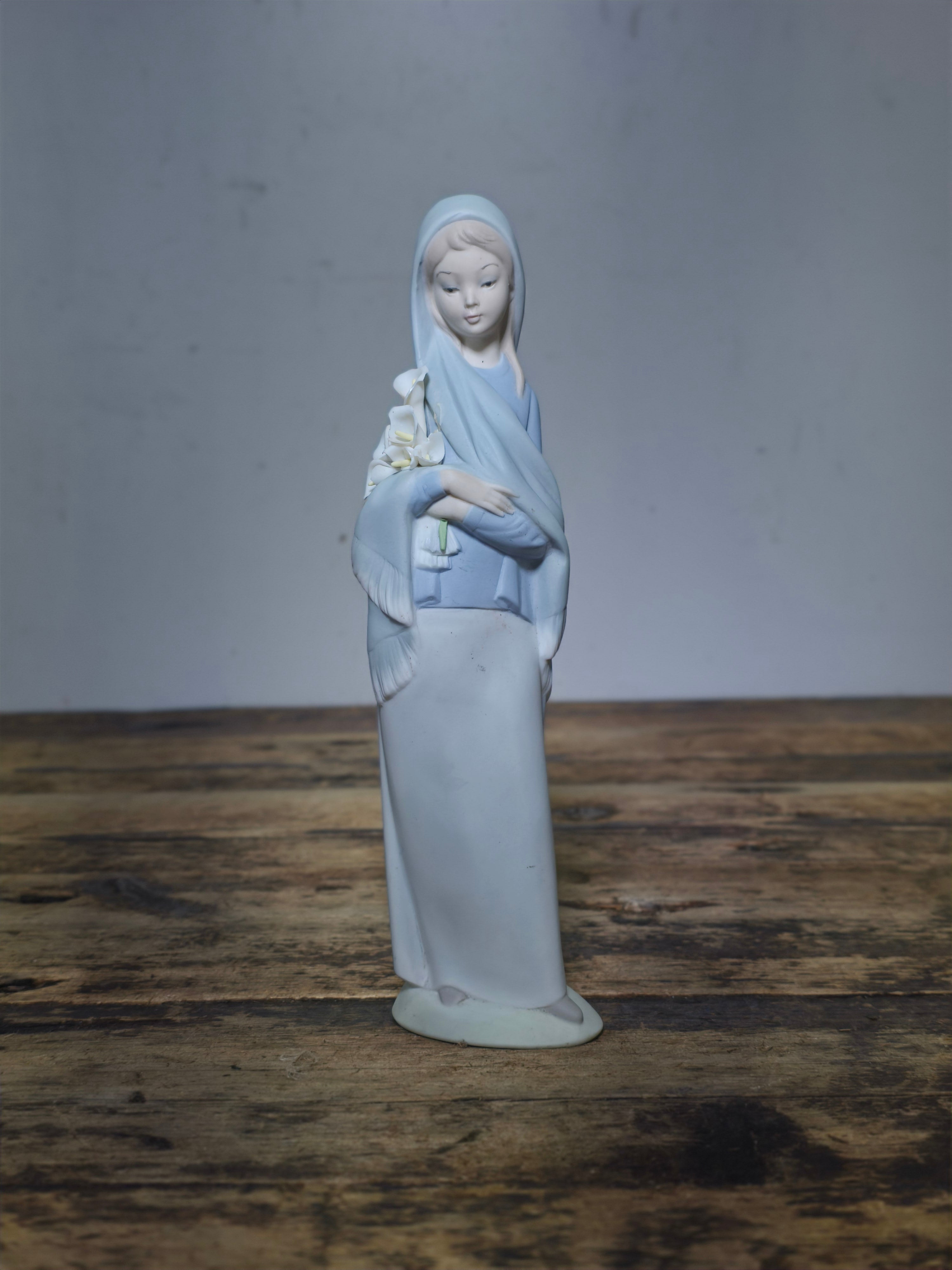 Rare Matte Finish Lladro #4650 "Girl with Calla Lilies" Figurine - Made in Spain (As-Is)