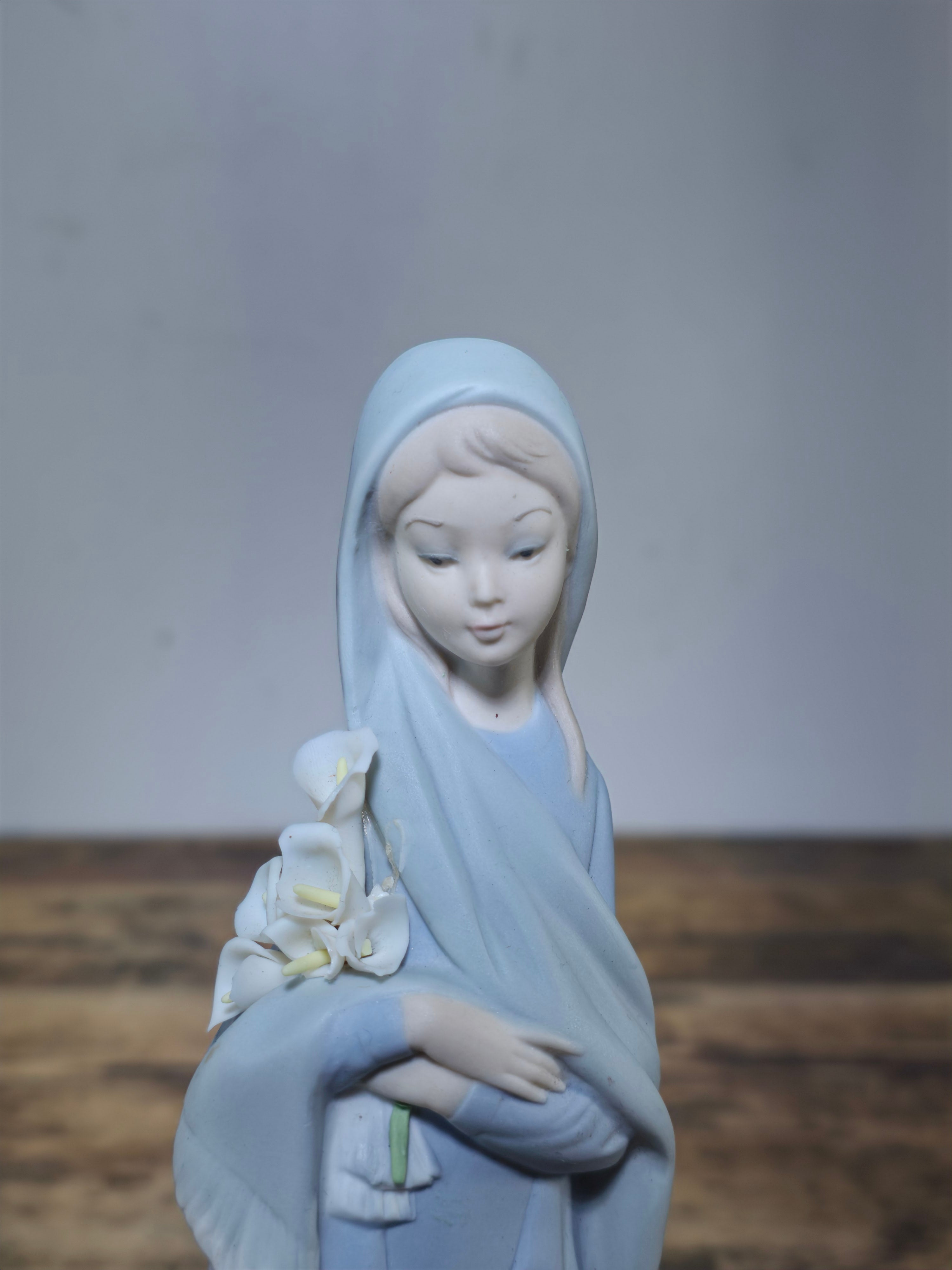 Rare Matte Finish Lladro #4650 "Girl with Calla Lilies" Figurine - Made in Spain (As-Is)