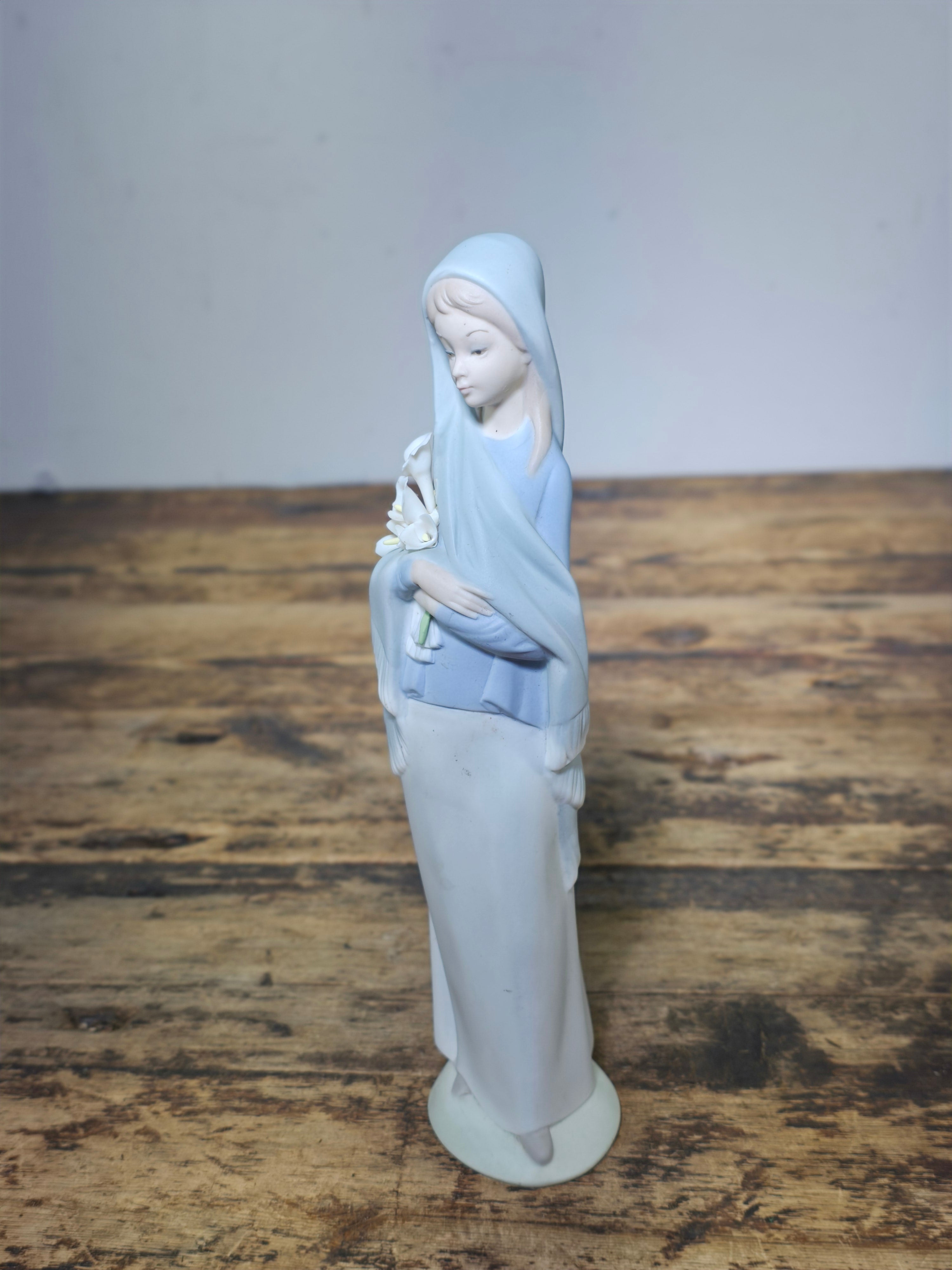 Rare Matte Finish Lladro #4650 "Girl with Calla Lilies" Figurine - Made in Spain (As-Is)