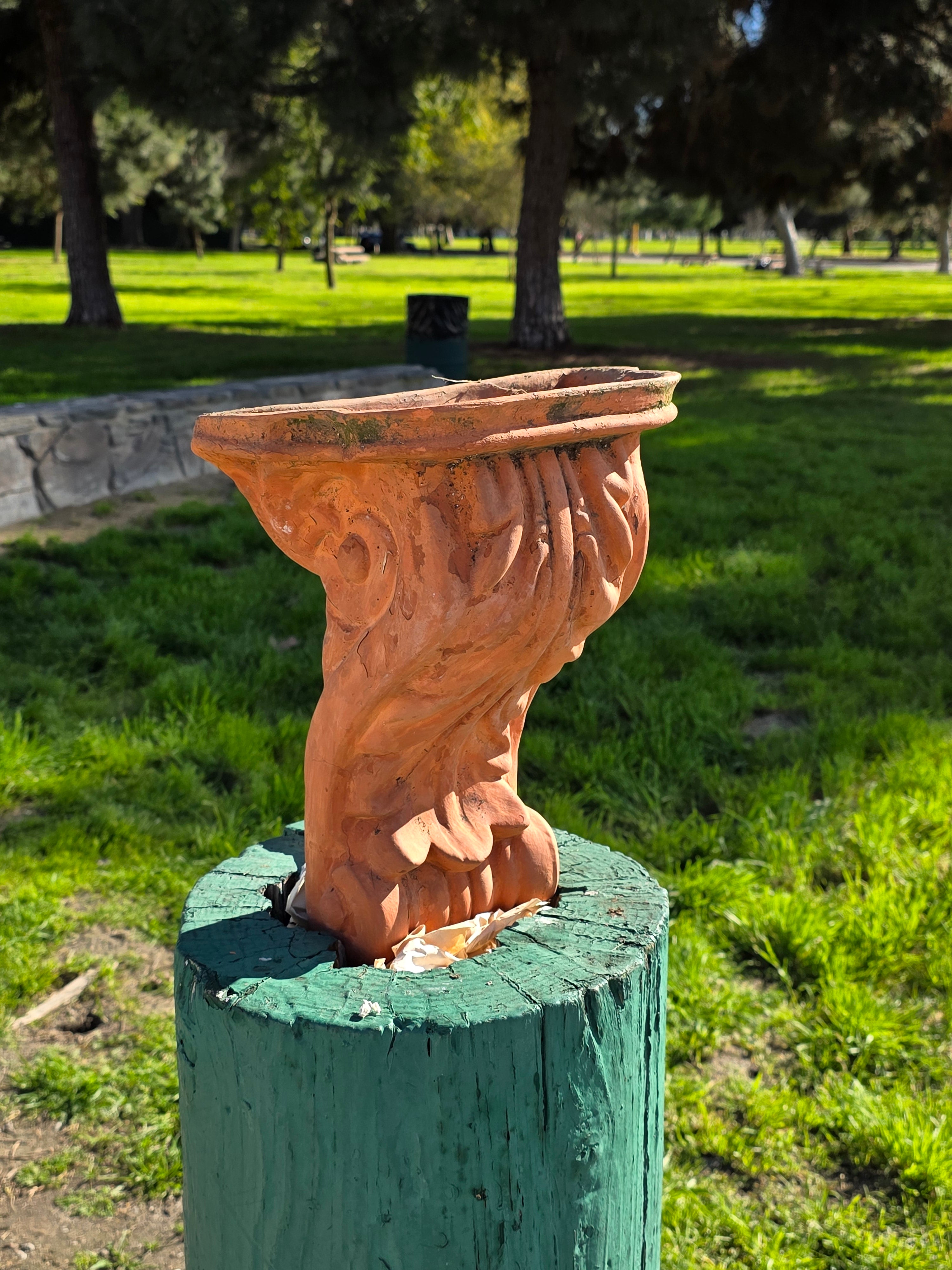 Vintage Italian-Style Terracotta Wall Planter - Acanthus Leaf Scroll Corbe 13.5"