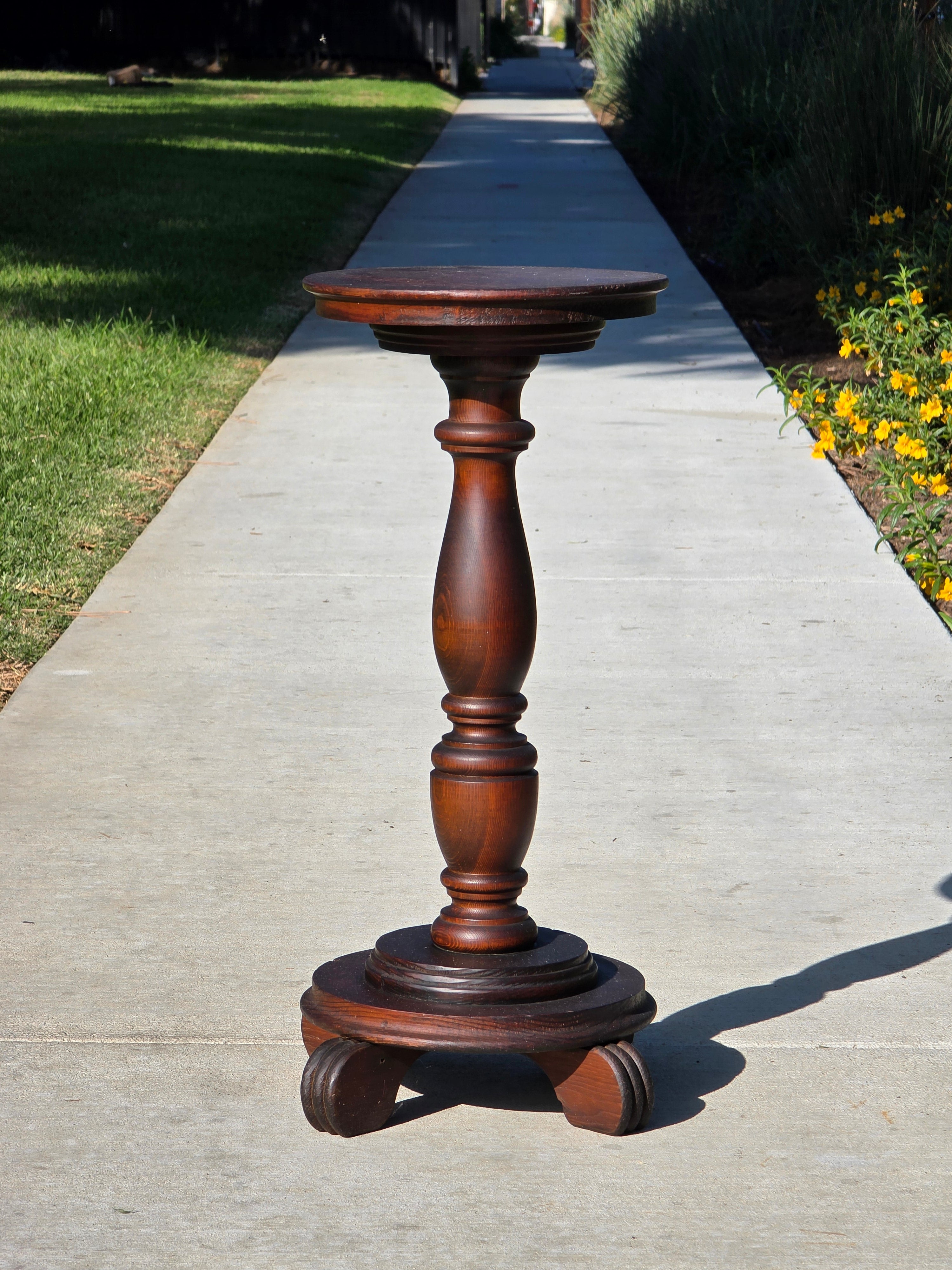 Vintage Round Pedestal Table / Spindle-Turned Stem & 4-Leg Plant Stand 25"H