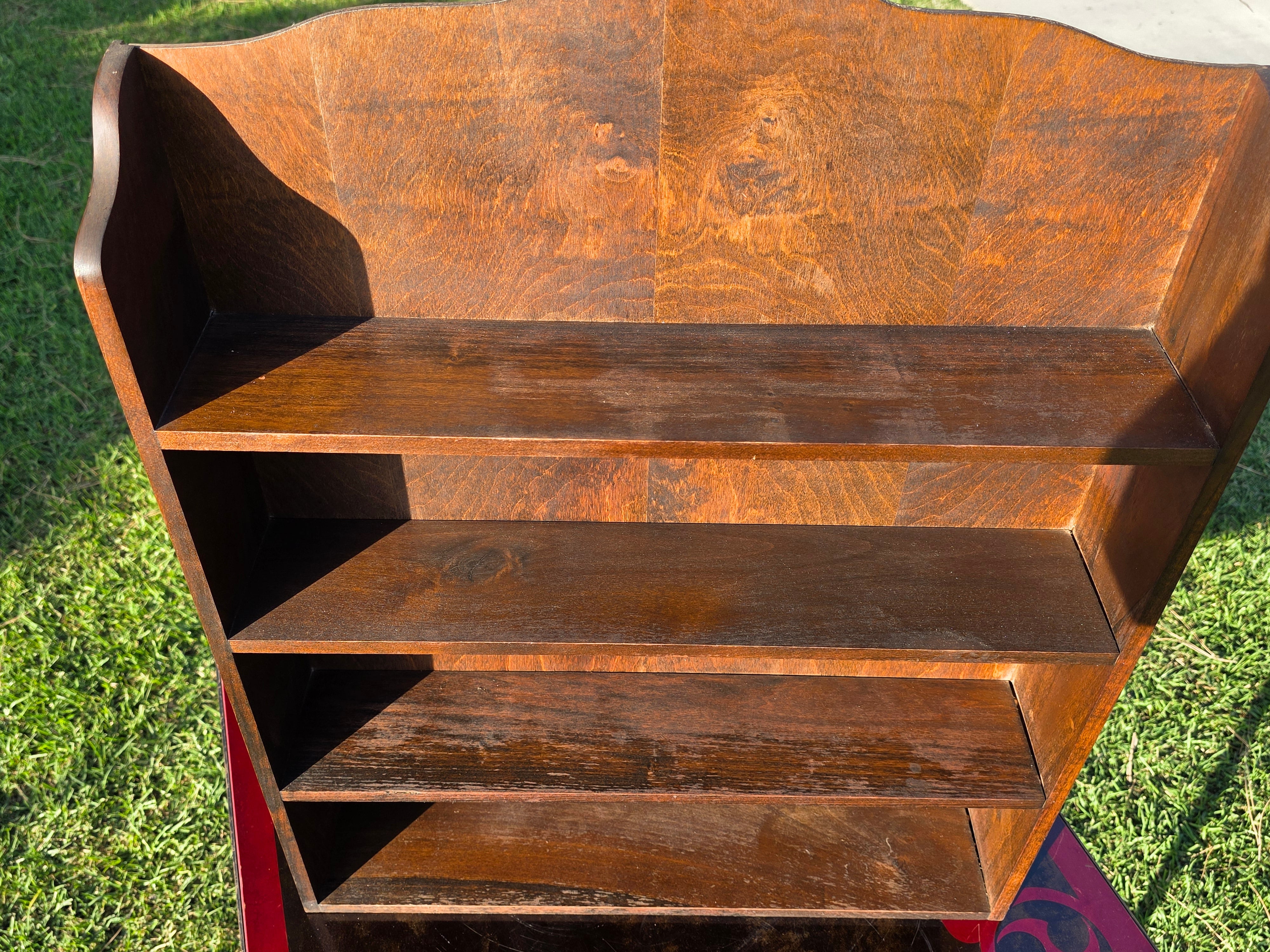 Vintage Mid-Century Scalloped Wood Wall Shelf – 4-Tier Display Rack / Spice Rack