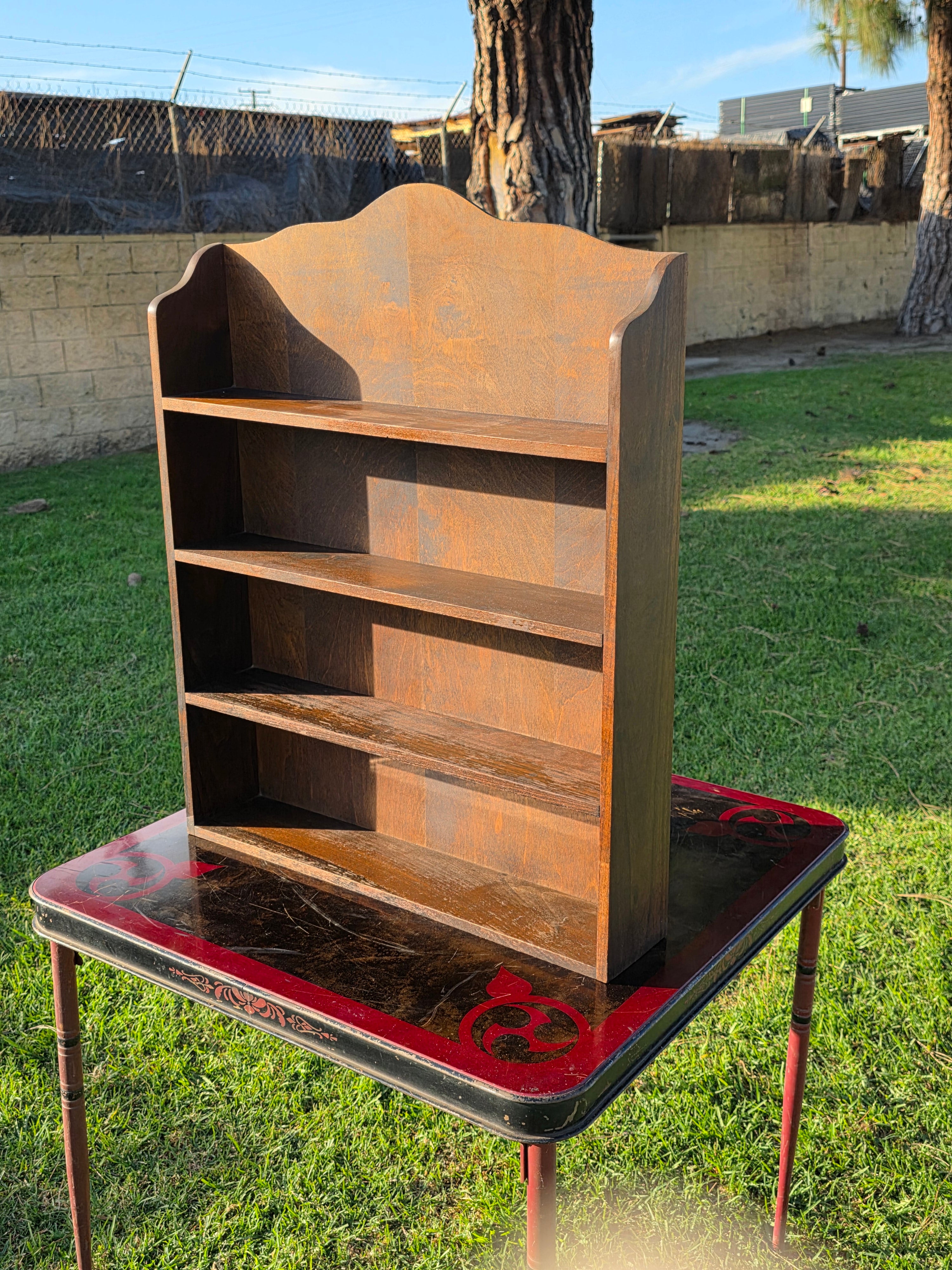 Vintage Mid-Century Scalloped Wood Wall Shelf – 4-Tier Display Rack / Spice Rack