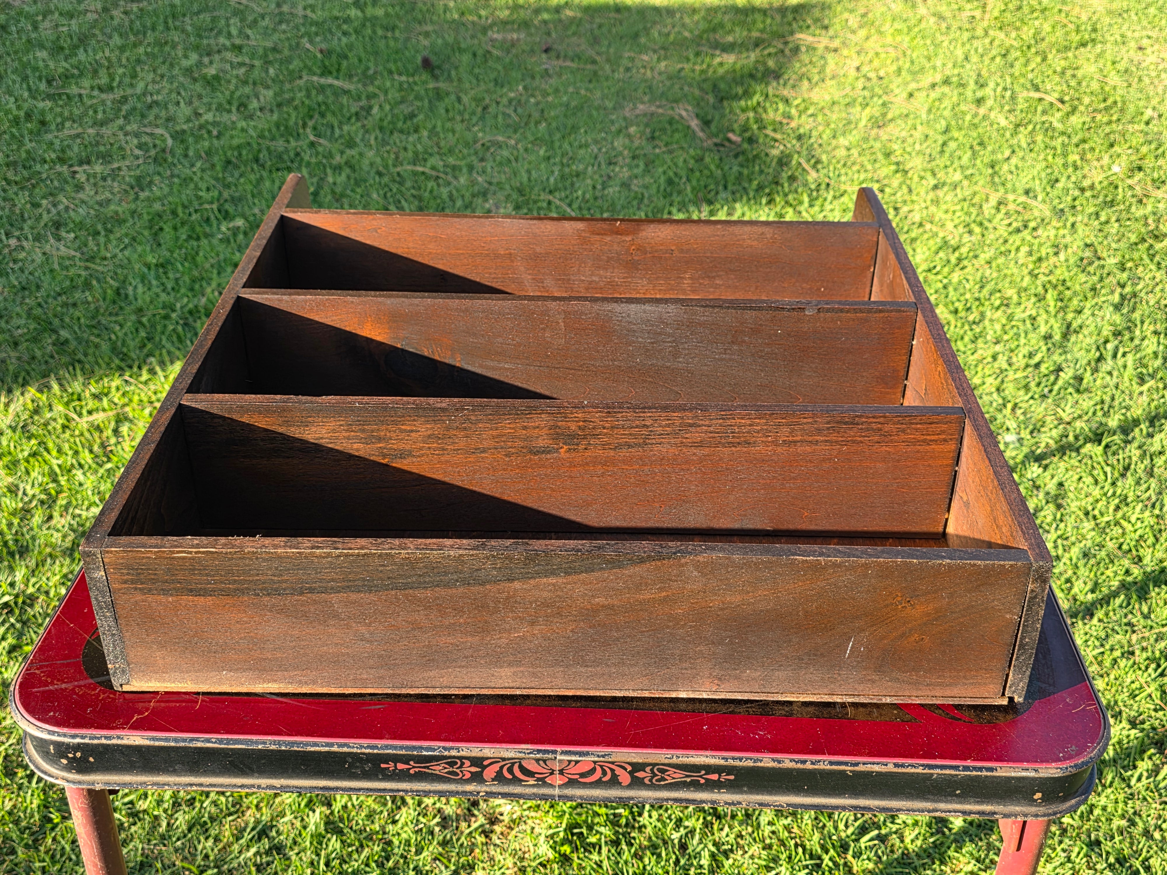 Vintage Mid-Century Scalloped Wood Wall Shelf – 4-Tier Display Rack / Spice Rack