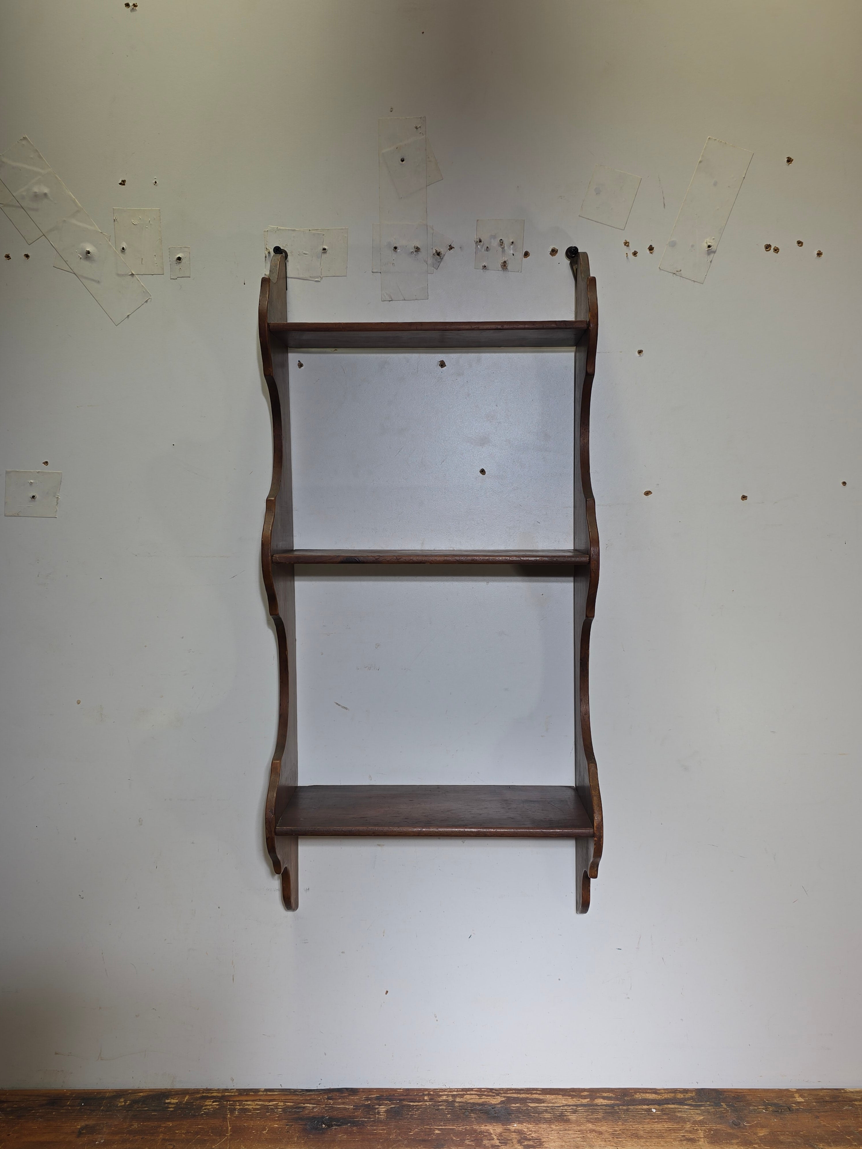 Vintage 3-Tier Wooden Wall Shelf w/ Scalloped Sides Early American Style (AS-IS)