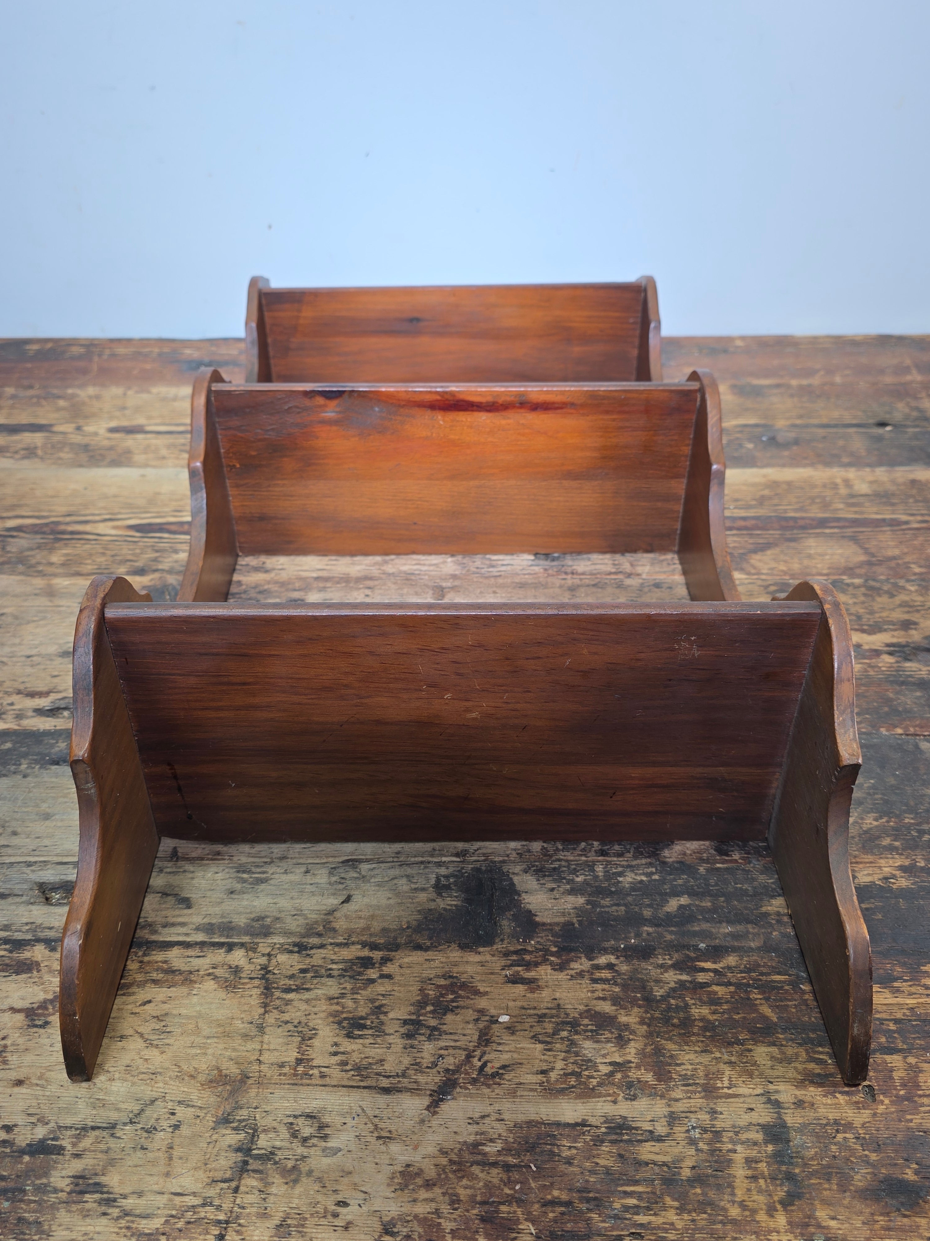 Vintage 3-Tier Wooden Wall Shelf w/ Scalloped Sides Early American Style (AS-IS)