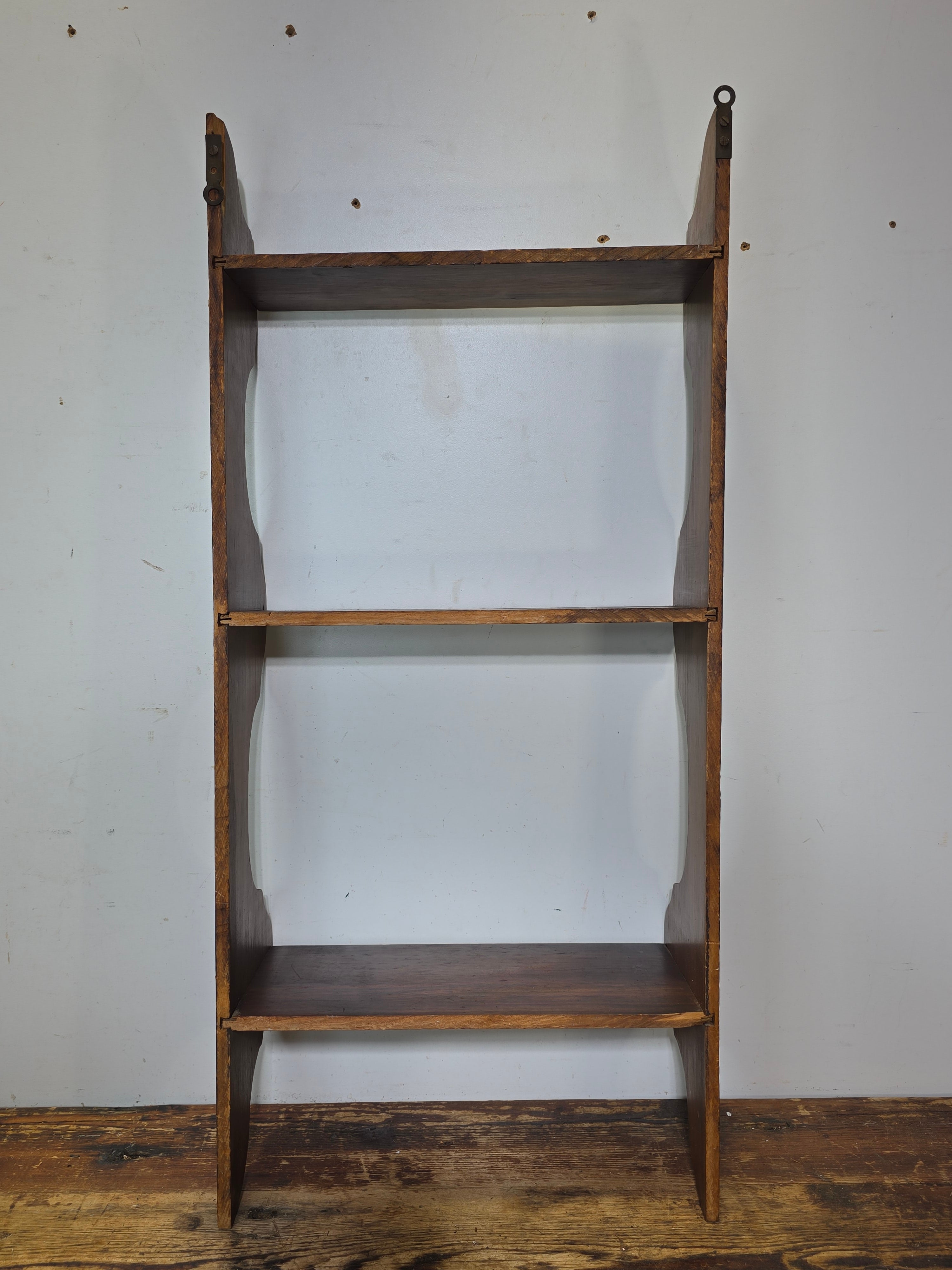 Vintage 3-Tier Wooden Wall Shelf w/ Scalloped Sides Early American Style (AS-IS)