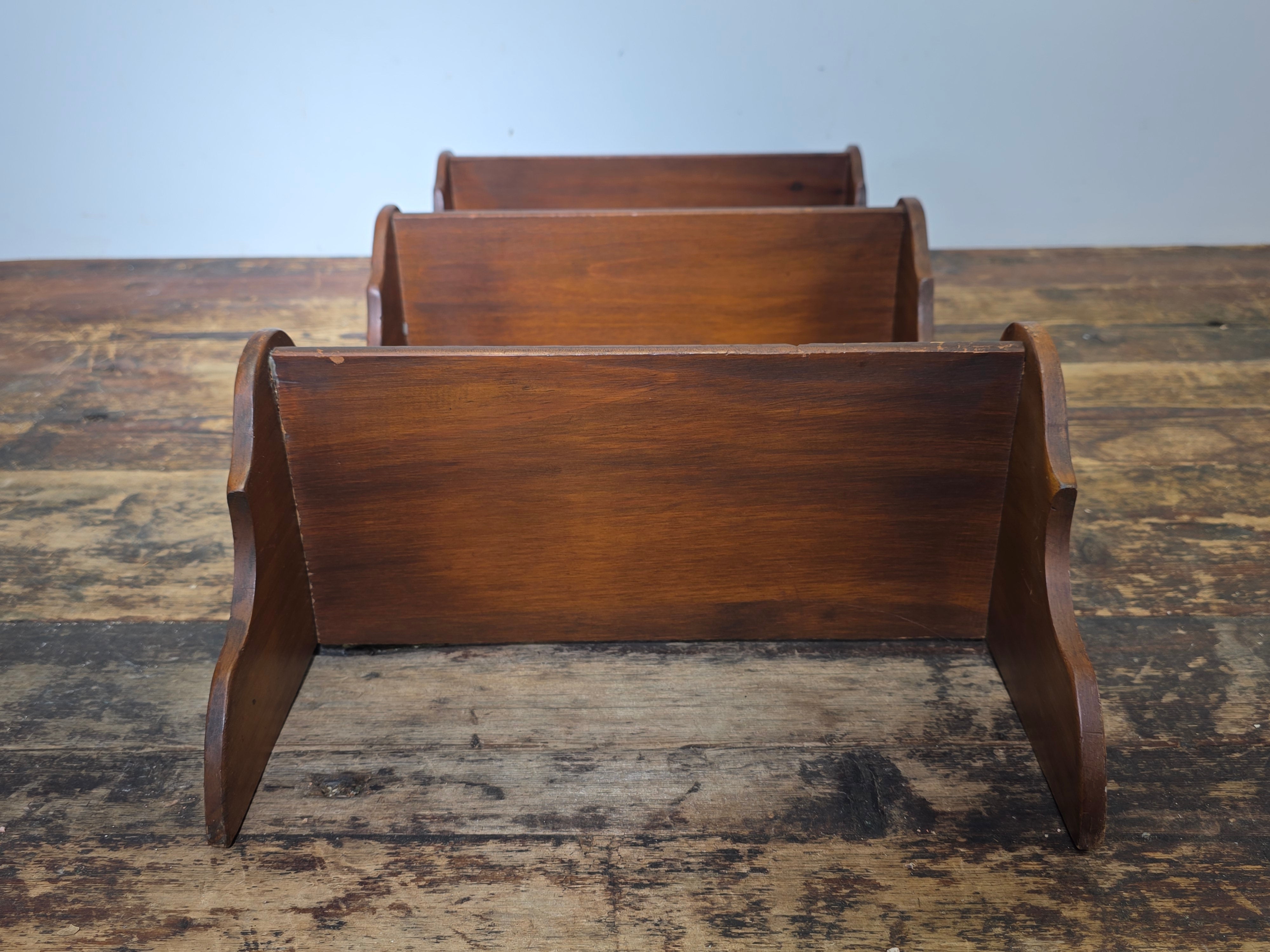 Vintage 3-Tier Wooden Wall Shelf w/ Scalloped Sides Early American Style