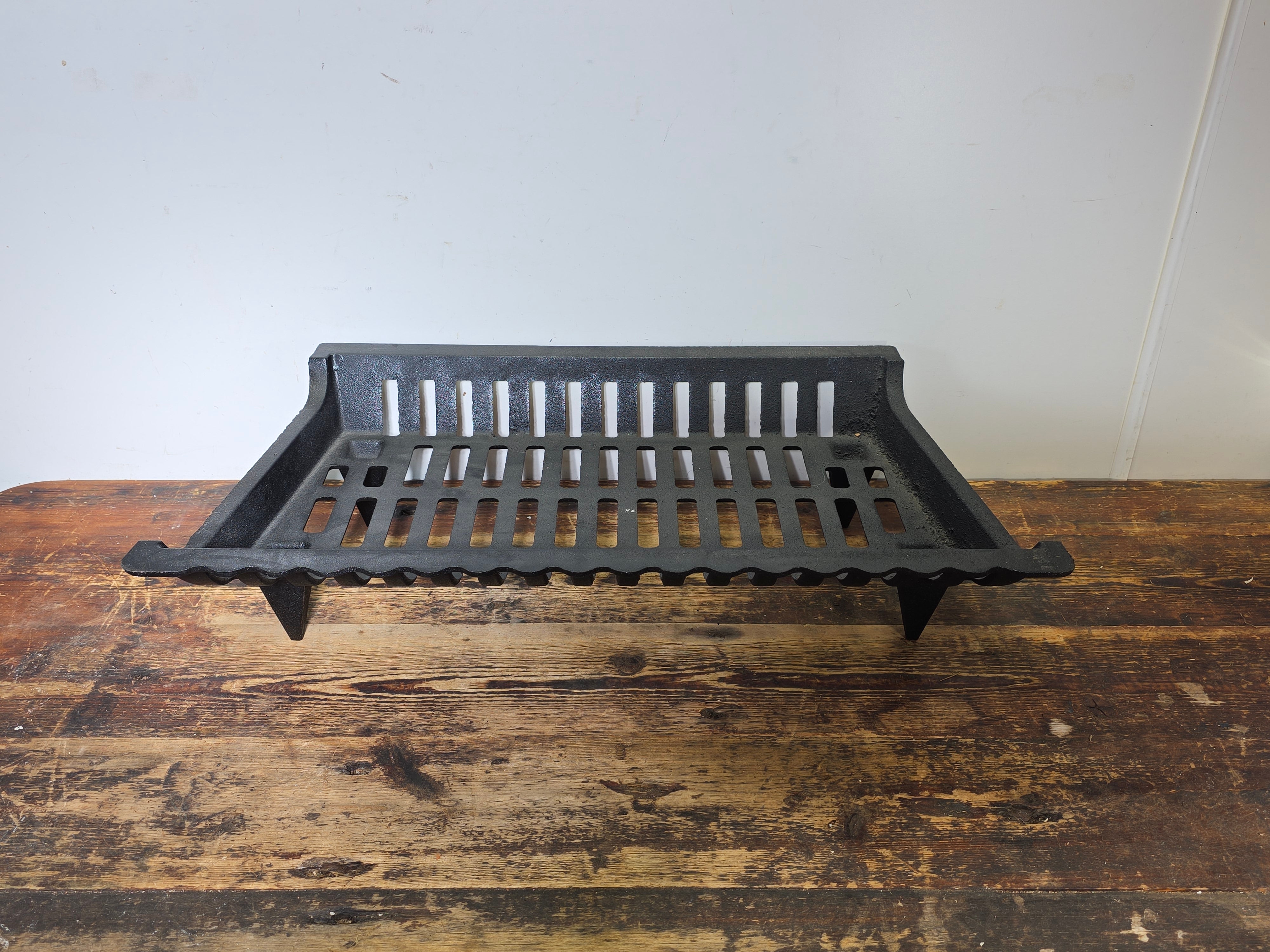 26" Heavy-Duty Cast Iron Tapered Fireplace Log Grate