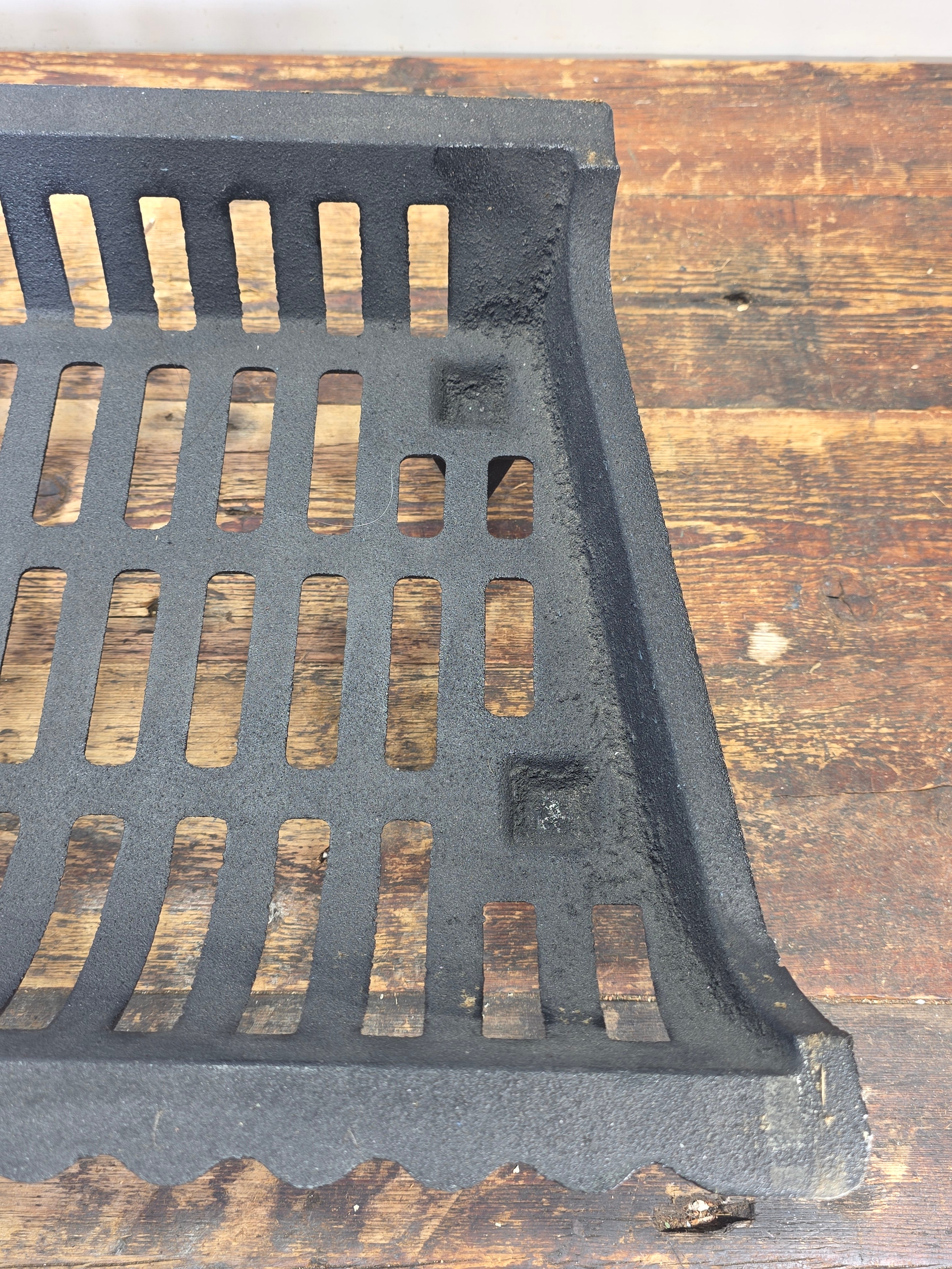 26" Heavy-Duty Cast Iron Tapered Fireplace Log Grate
