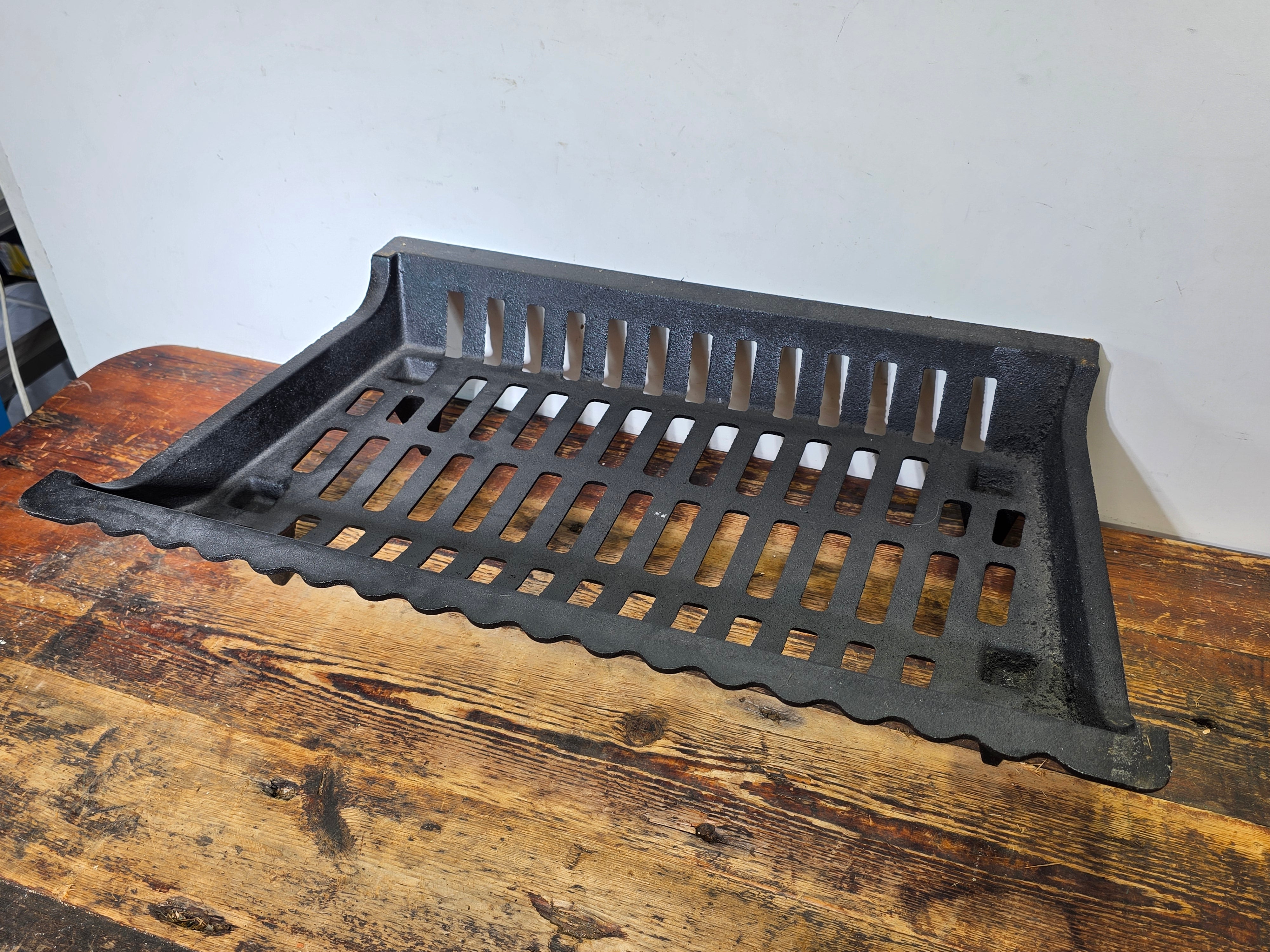 26" Heavy-Duty Cast Iron Tapered Fireplace Log Grate