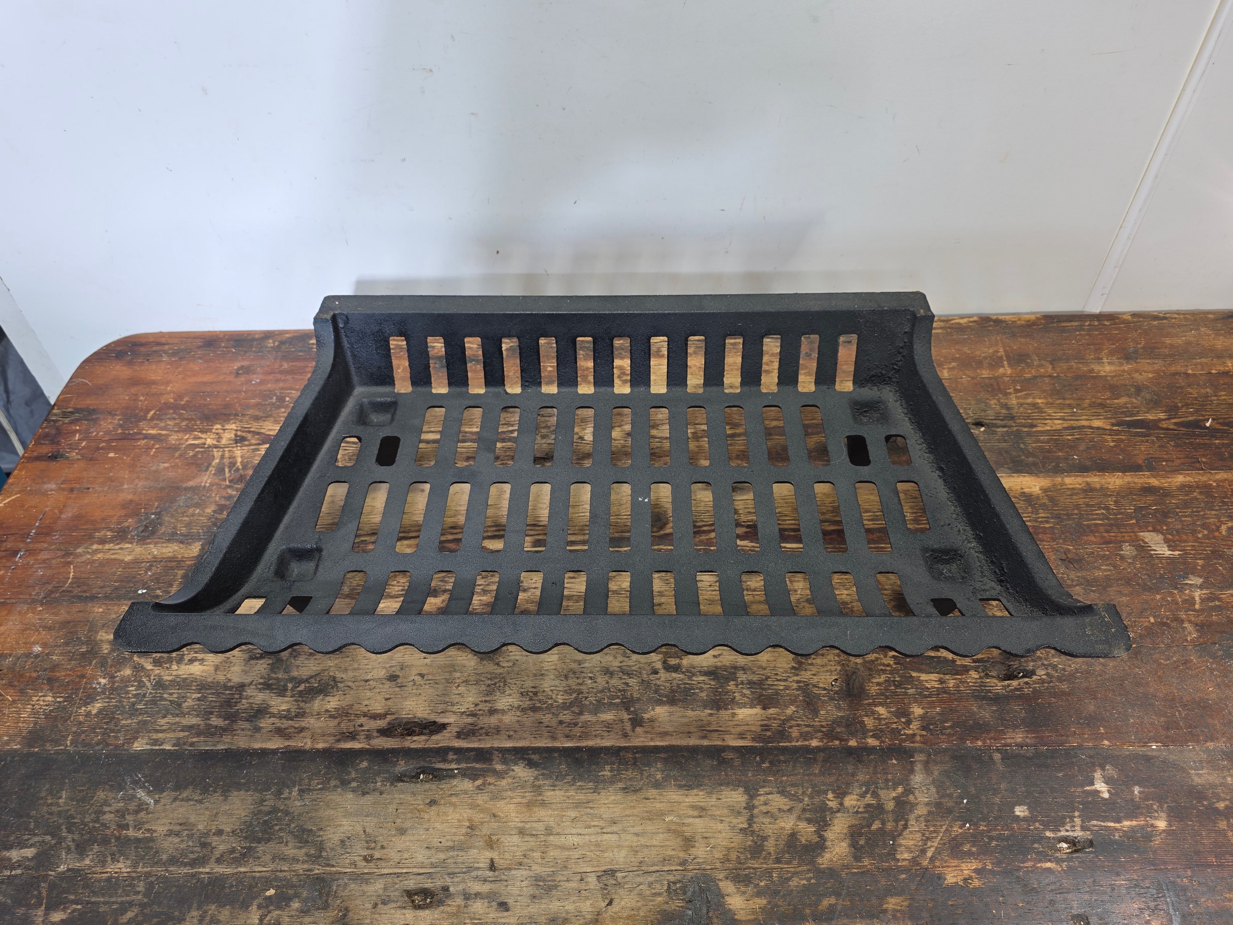 26" Heavy-Duty Cast Iron Tapered Fireplace Log Grate