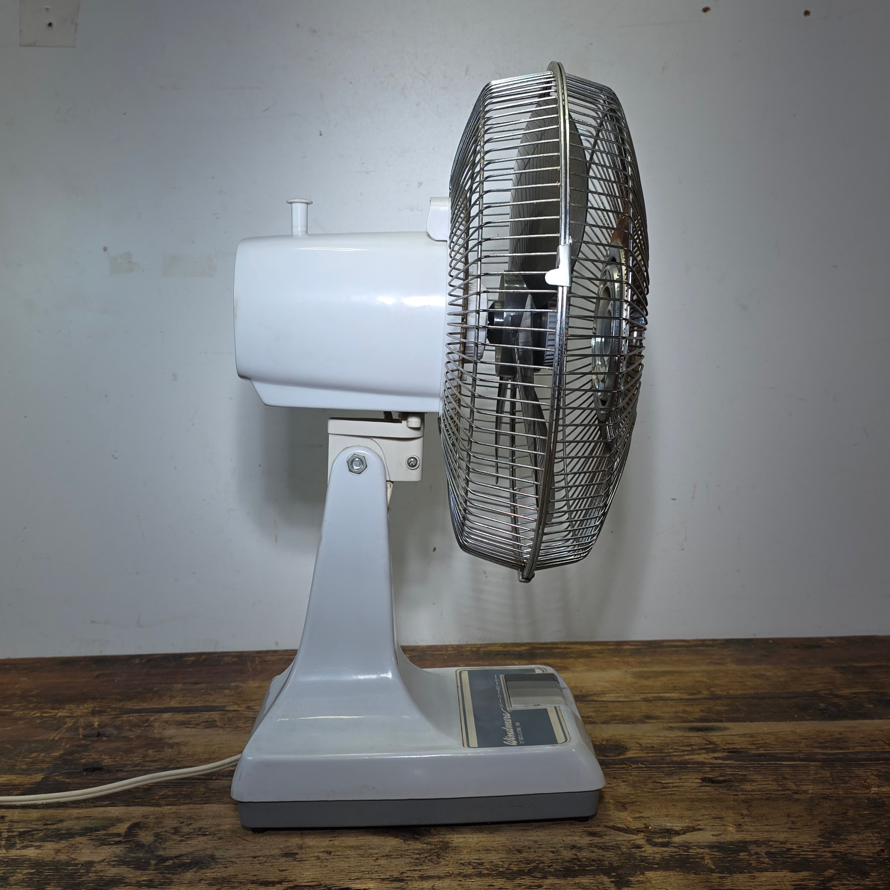Vintage Windmere DF-12 Oscillating Desk Fan 12" 3-Speed Gray Industrial Retro