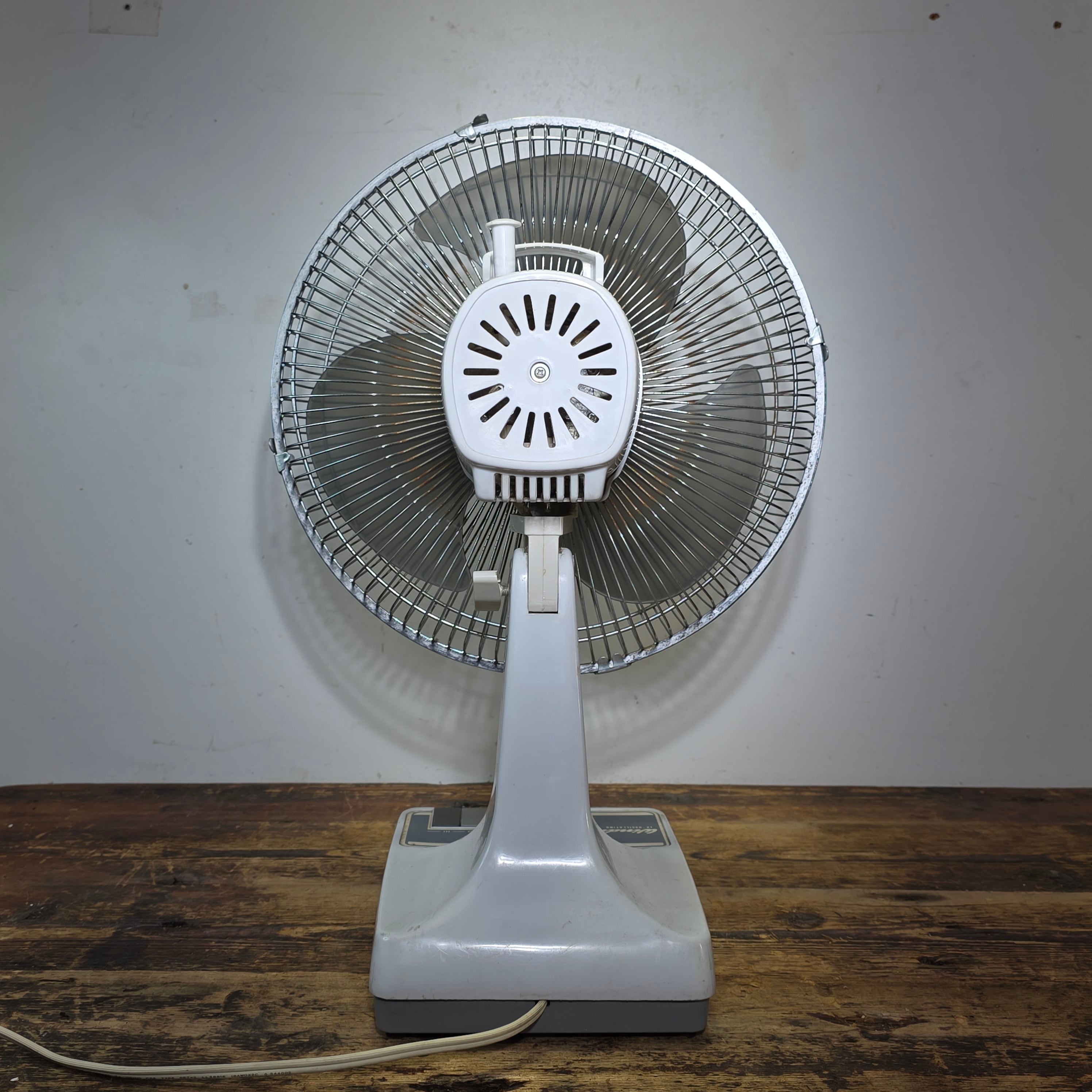 Vintage Windmere DF-12 Oscillating Desk Fan 12" 3-Speed Gray Industrial Retro