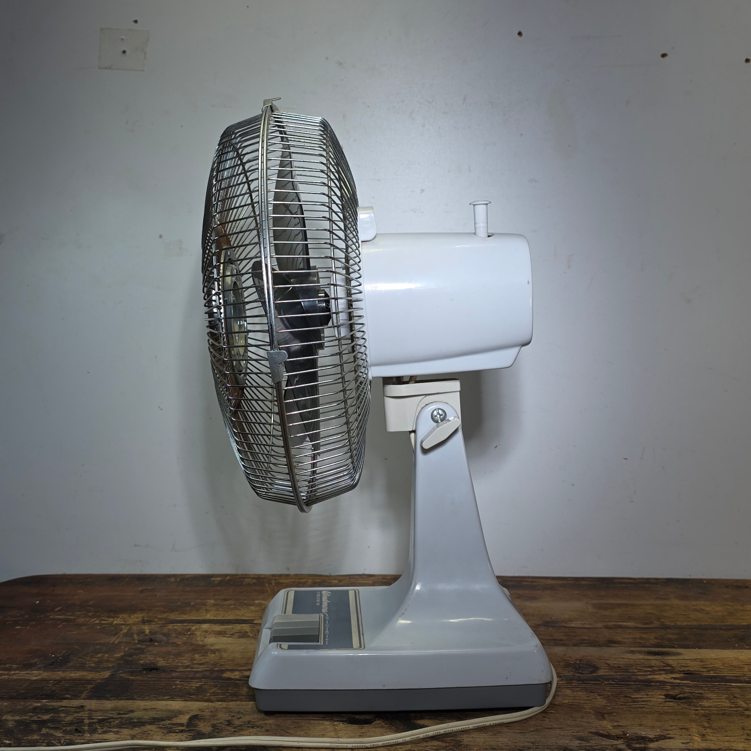 Vintage Windmere DF-12 Oscillating Desk Fan 12" 3-Speed Gray Industrial Retro