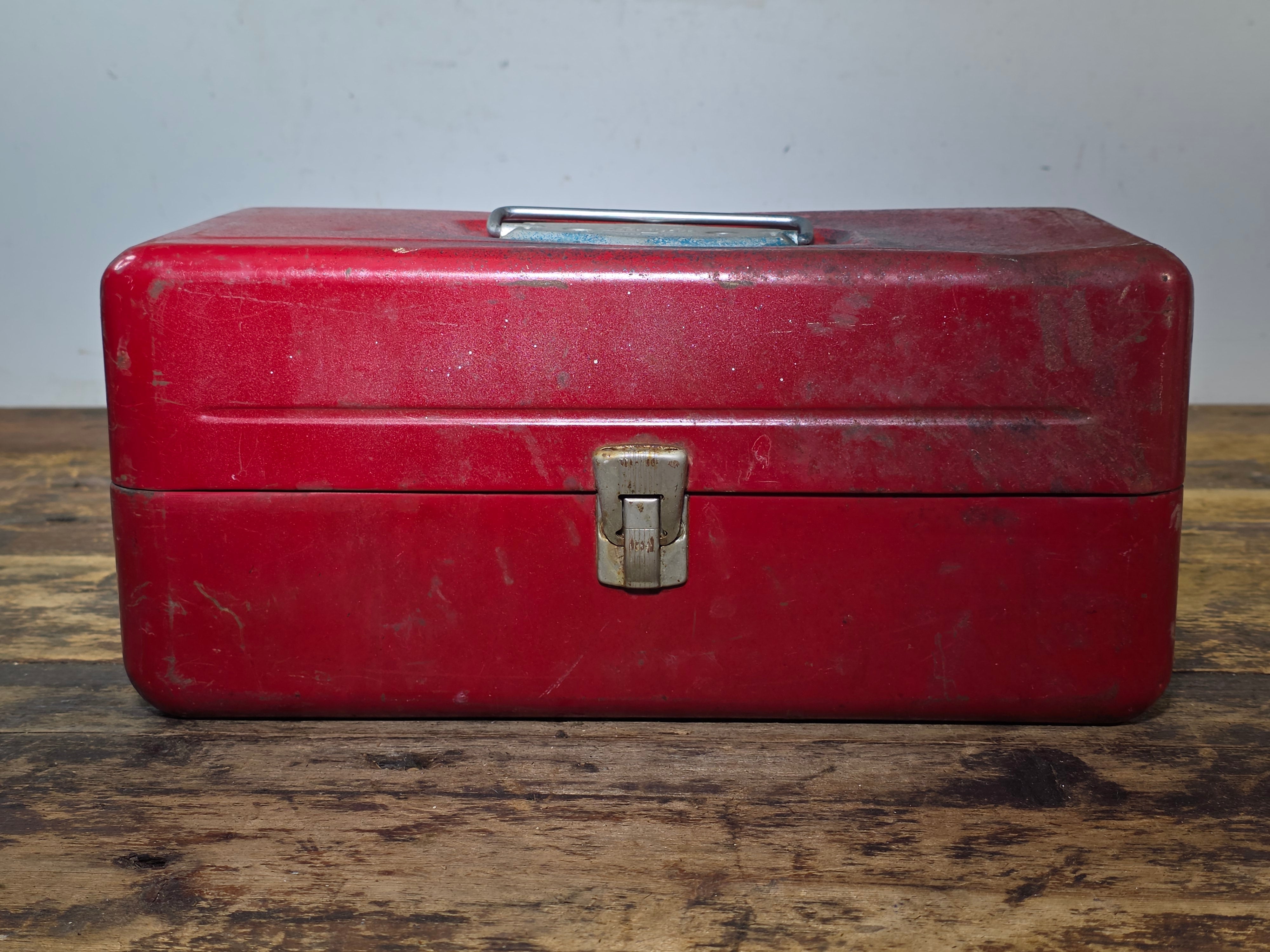 Vintage VICTOR Metal Tackle Box Red 2 Tray ATCO Lititz PA USA Fishing Tool Box