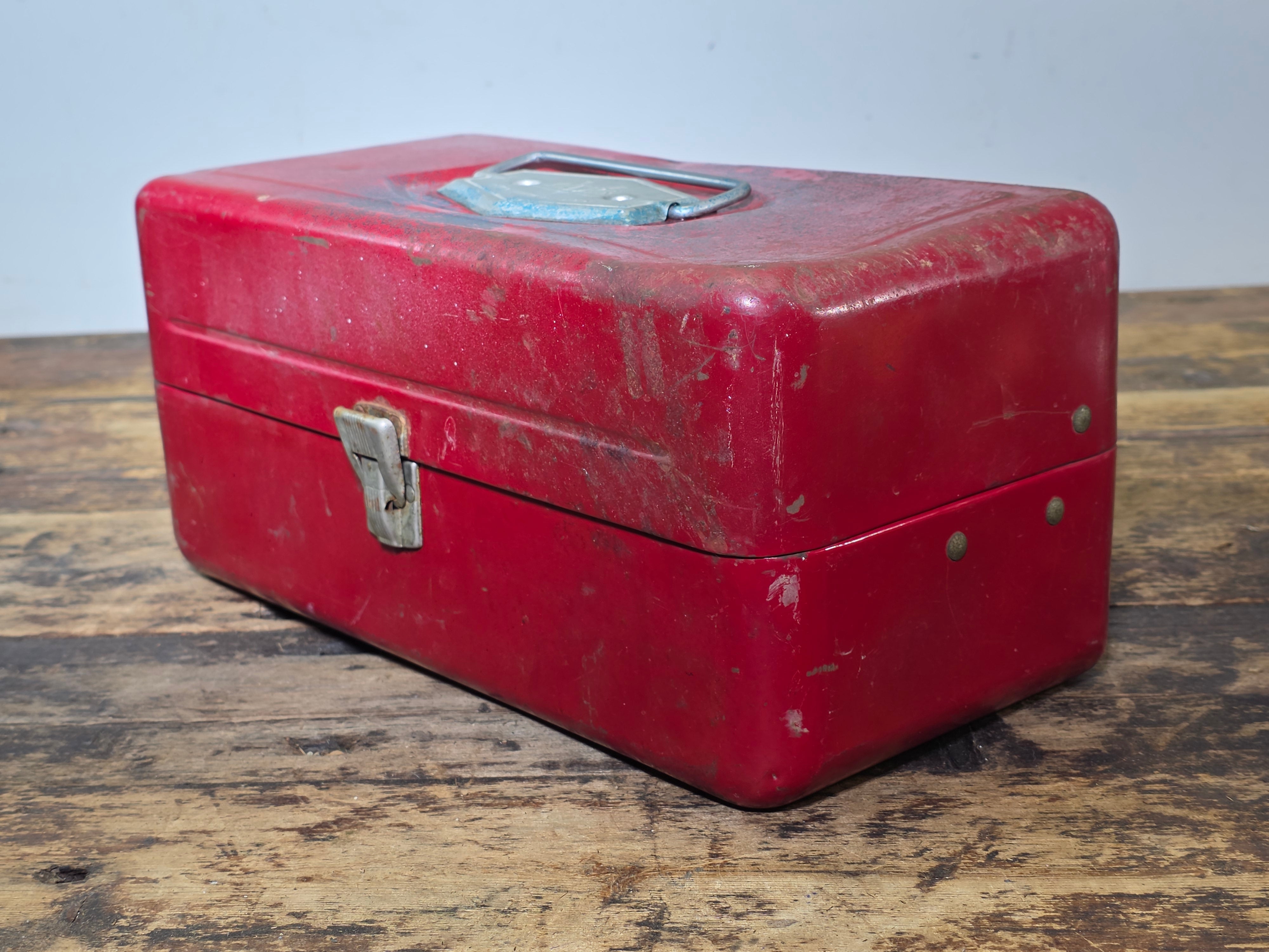 Vintage VICTOR Metal Tackle Box Red 2 Tray ATCO Lititz PA USA Fishing Tool Box