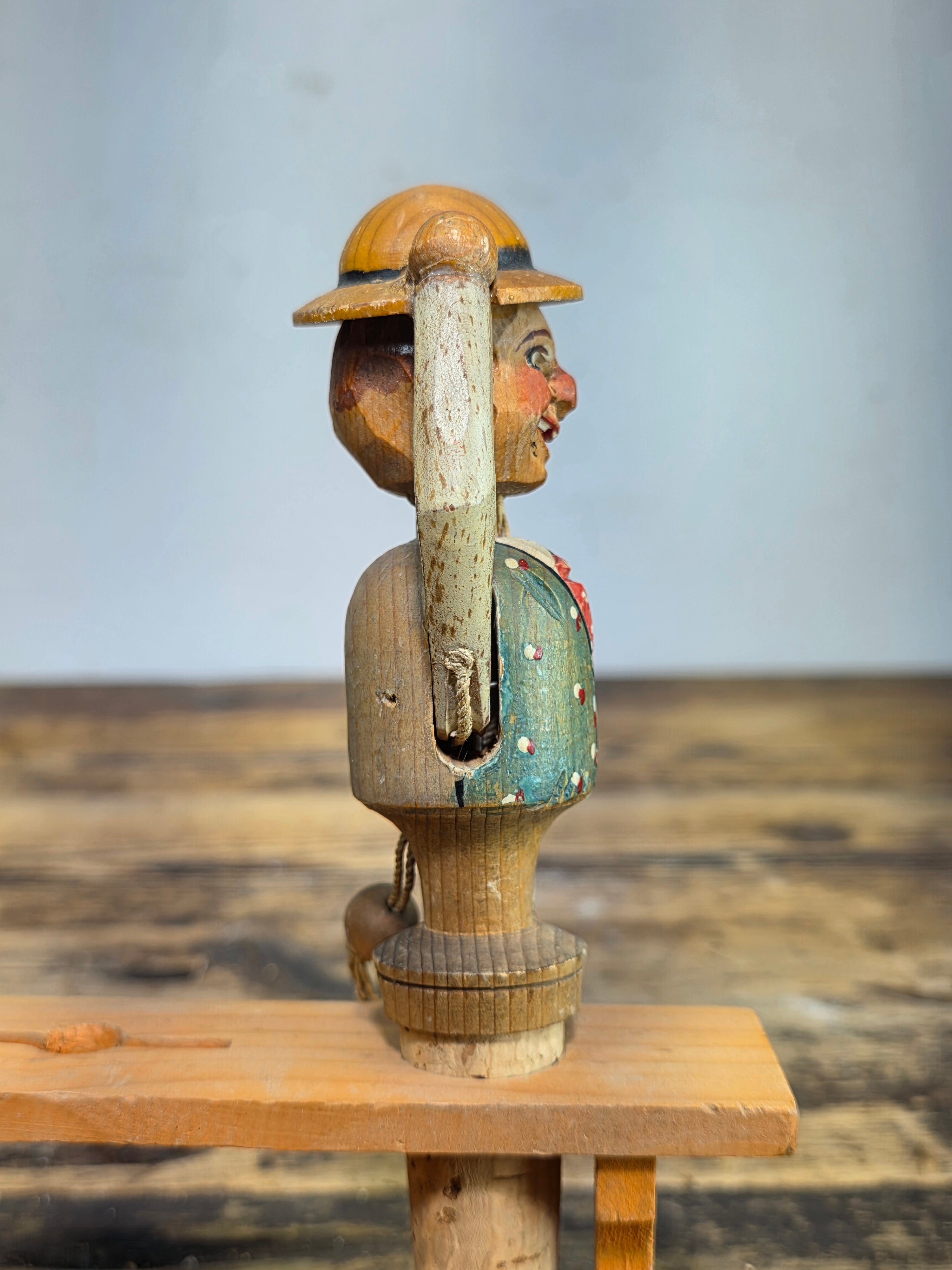 Vintage ANRI Mechanical Bottle Stopper Tipping Hat Bowing Man Wood Carved Italy