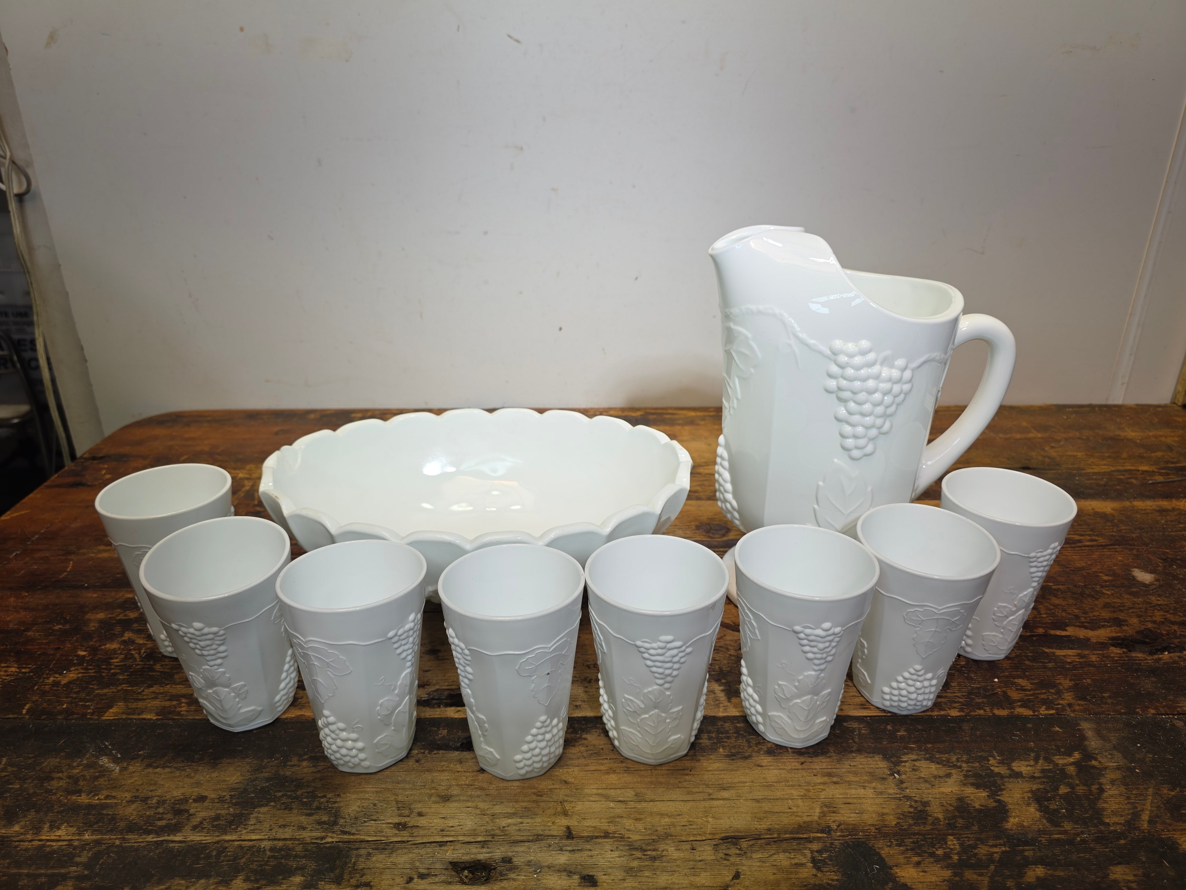Vintage Indiana Glass Colony Harvest Grape Pitcher 9 Cups Garland Fruit Bowl Set