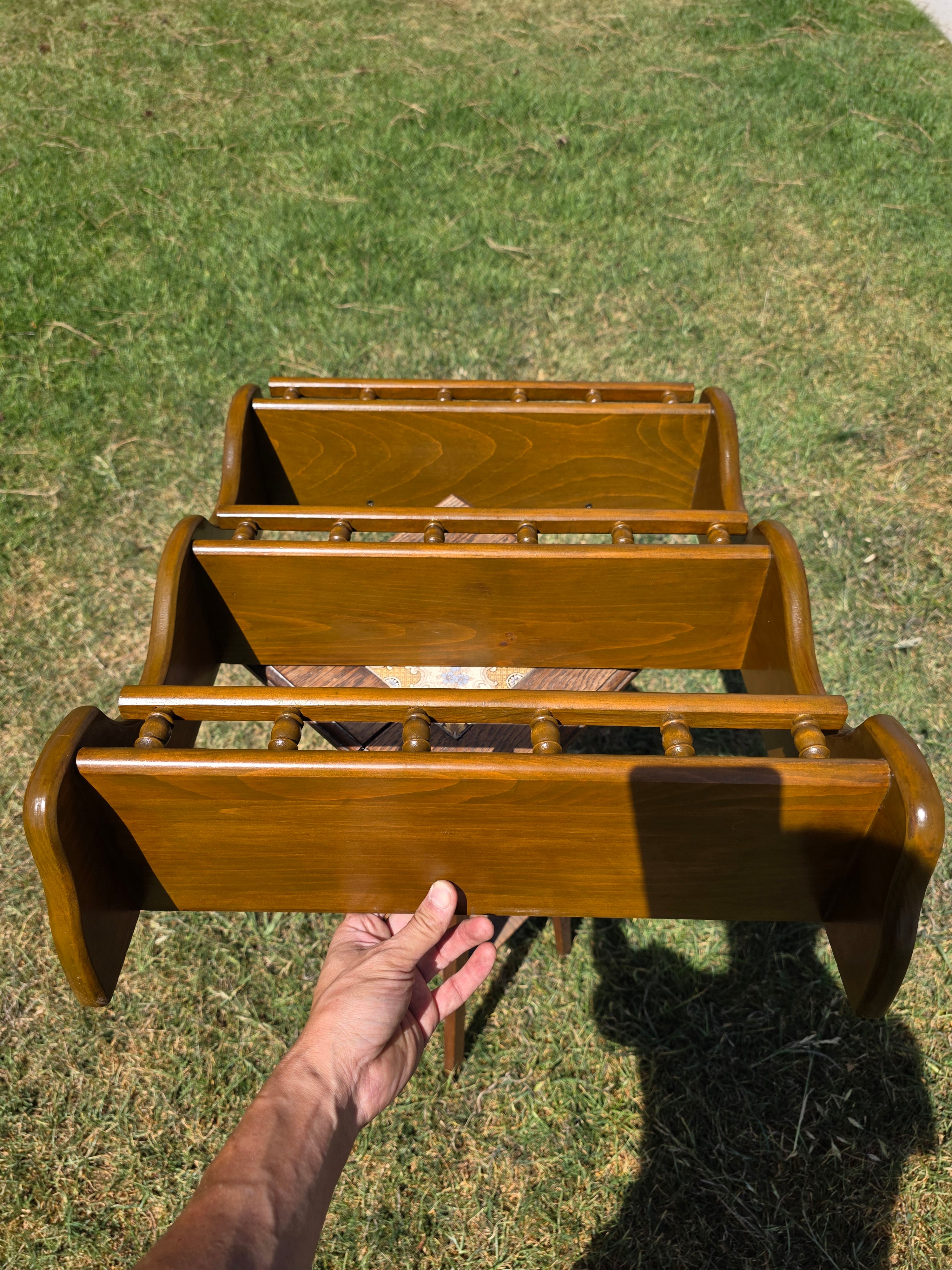 Vintage Wooden Plate Knick Knack 3 Shelf Hanging Wall Unit Turned Spindles