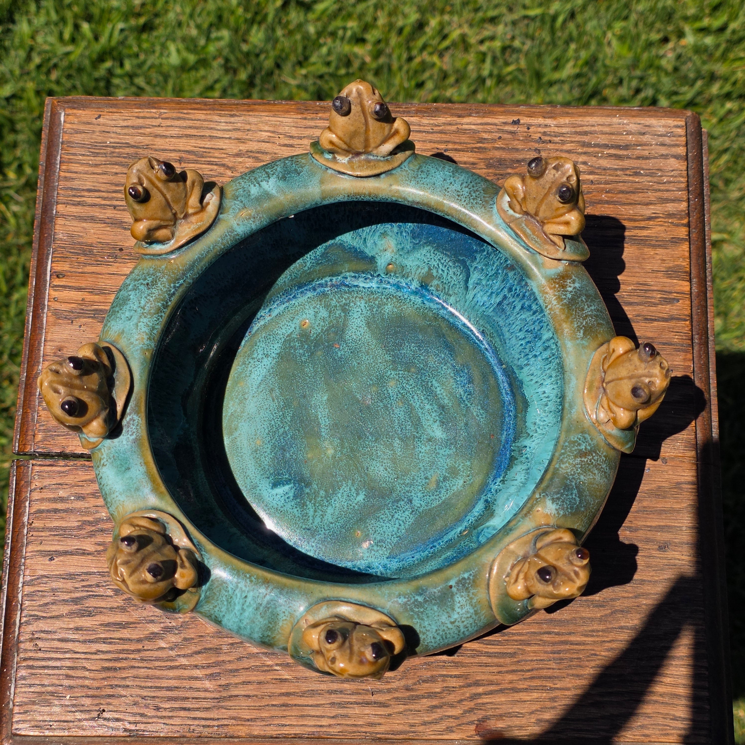 Rare Outward Facing 8 Frogs Vintage Studio Pottery Bowl Majolica Style Turquoise