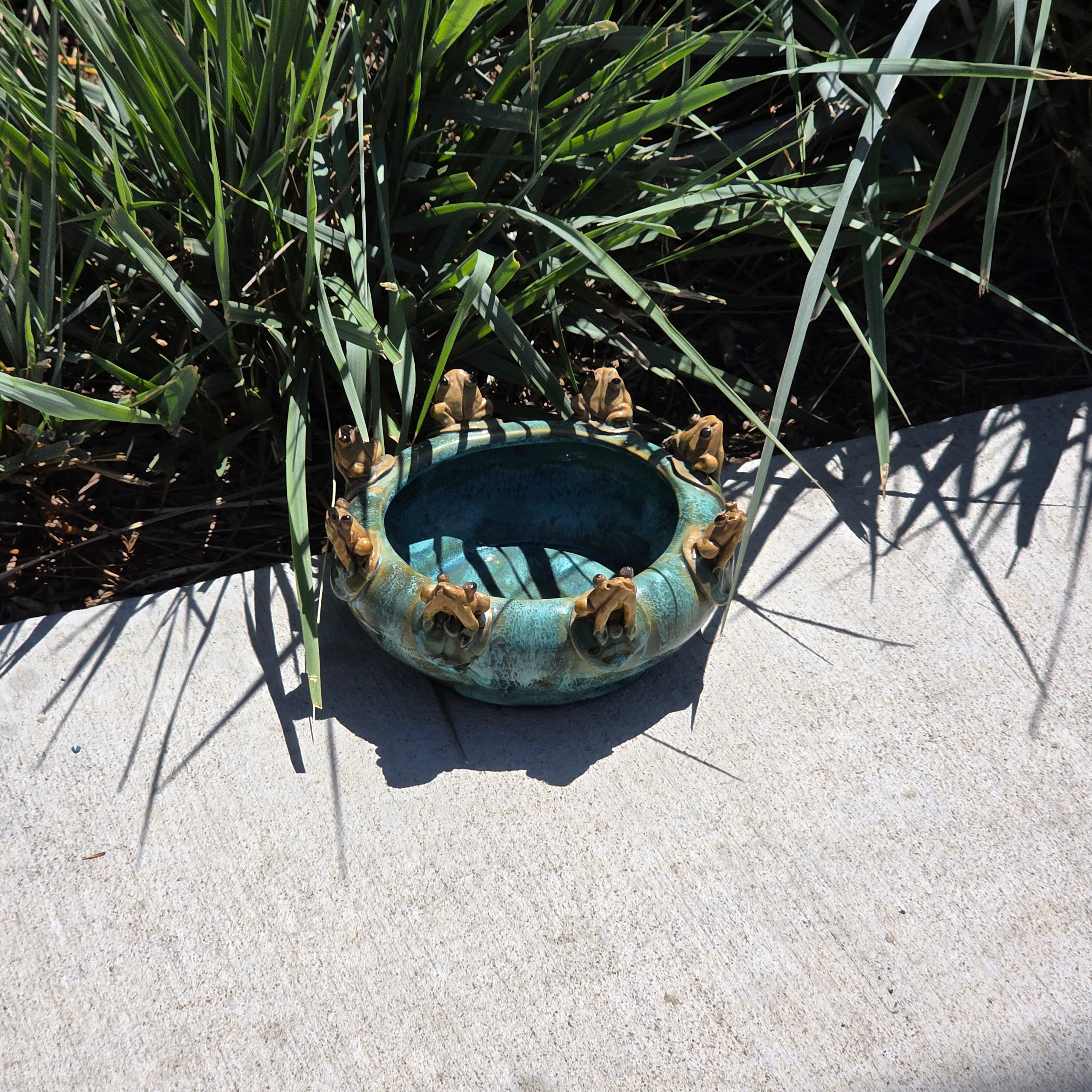 Rare Outward Facing 8 Frogs Vintage Studio Pottery Bowl Majolica Style Turquoise