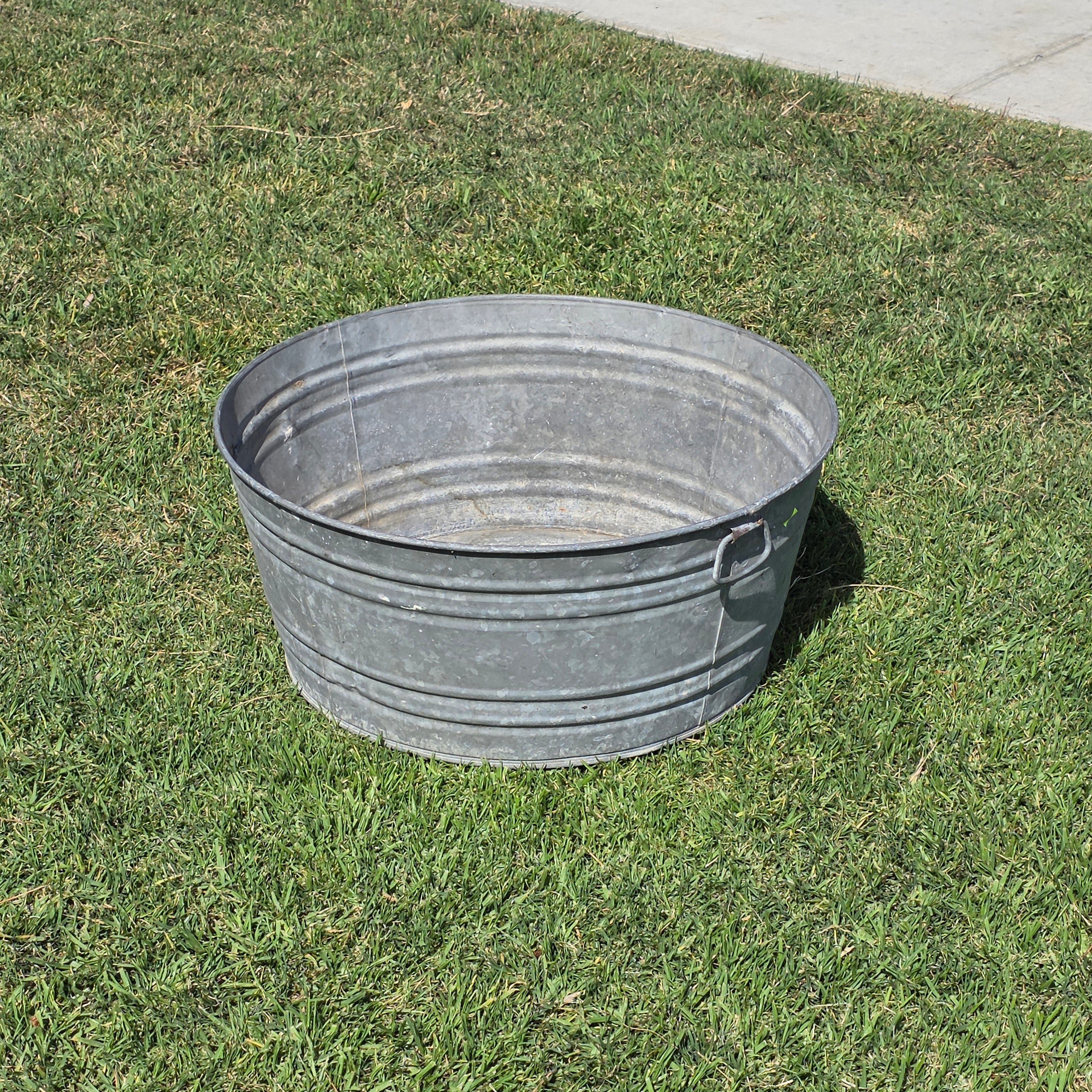 Vintage Galvanized Steel Wash Tub Large 27" Round Planter Farmhouse Bucket