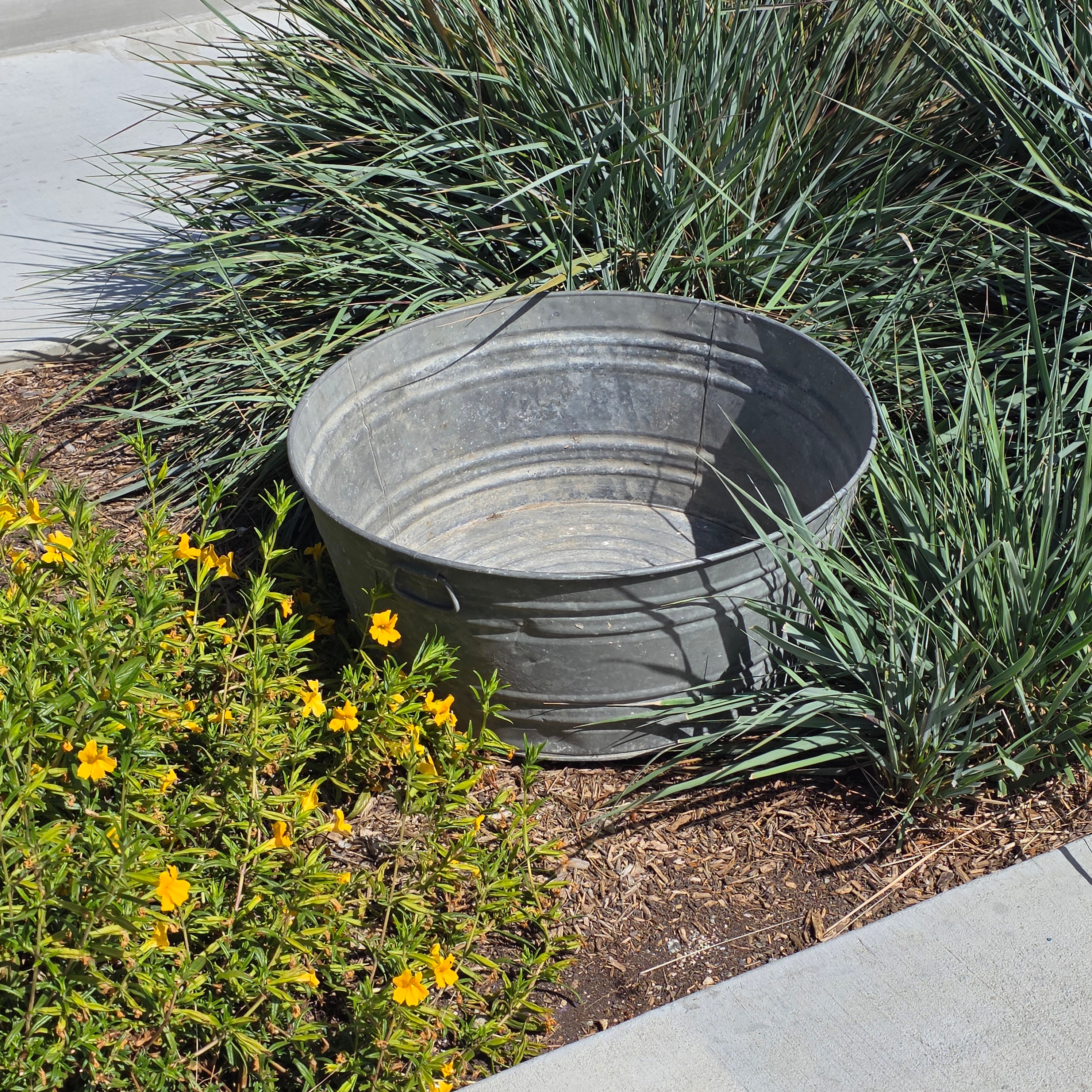 Vintage Galvanized Steel Wash Tub Large 27" Round Planter Farmhouse Bucket