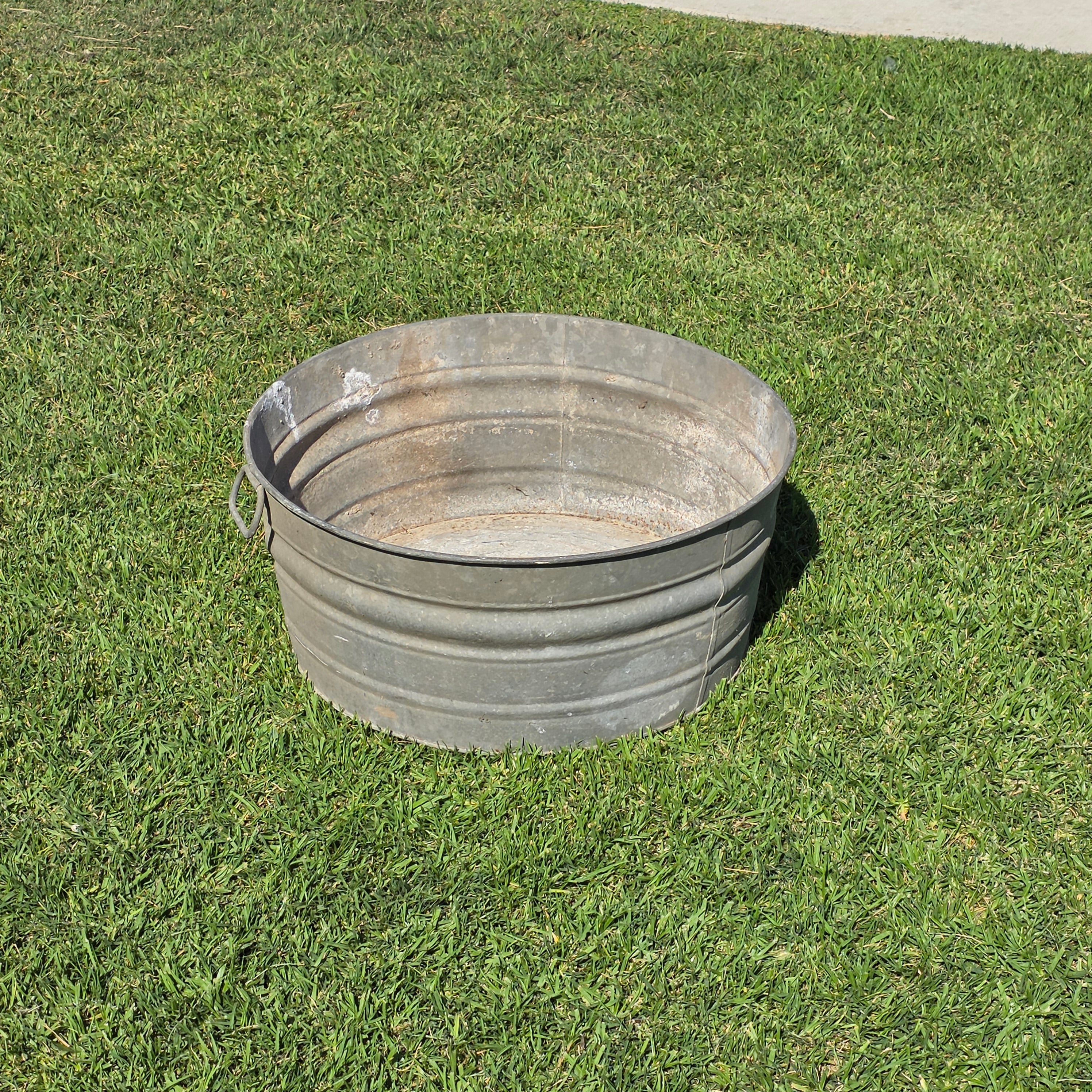 Vintage Large Galvanized Metal Wash Tub 24" Round Planter Rustic Garden Ice Buck