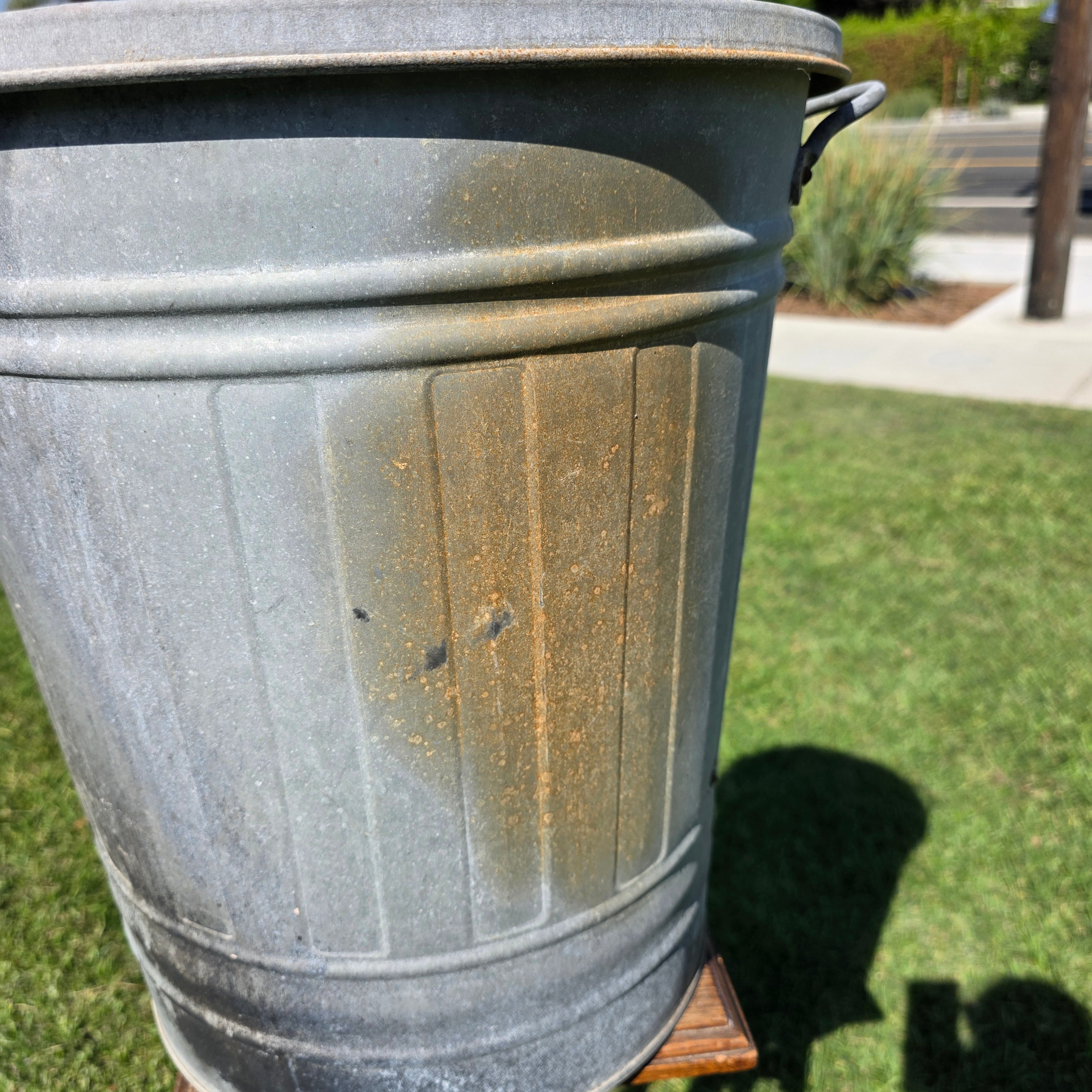 Vintage Galvanized Steel Ash Can with Lid 10 Gallon Rustic Fireplace Wood Storage