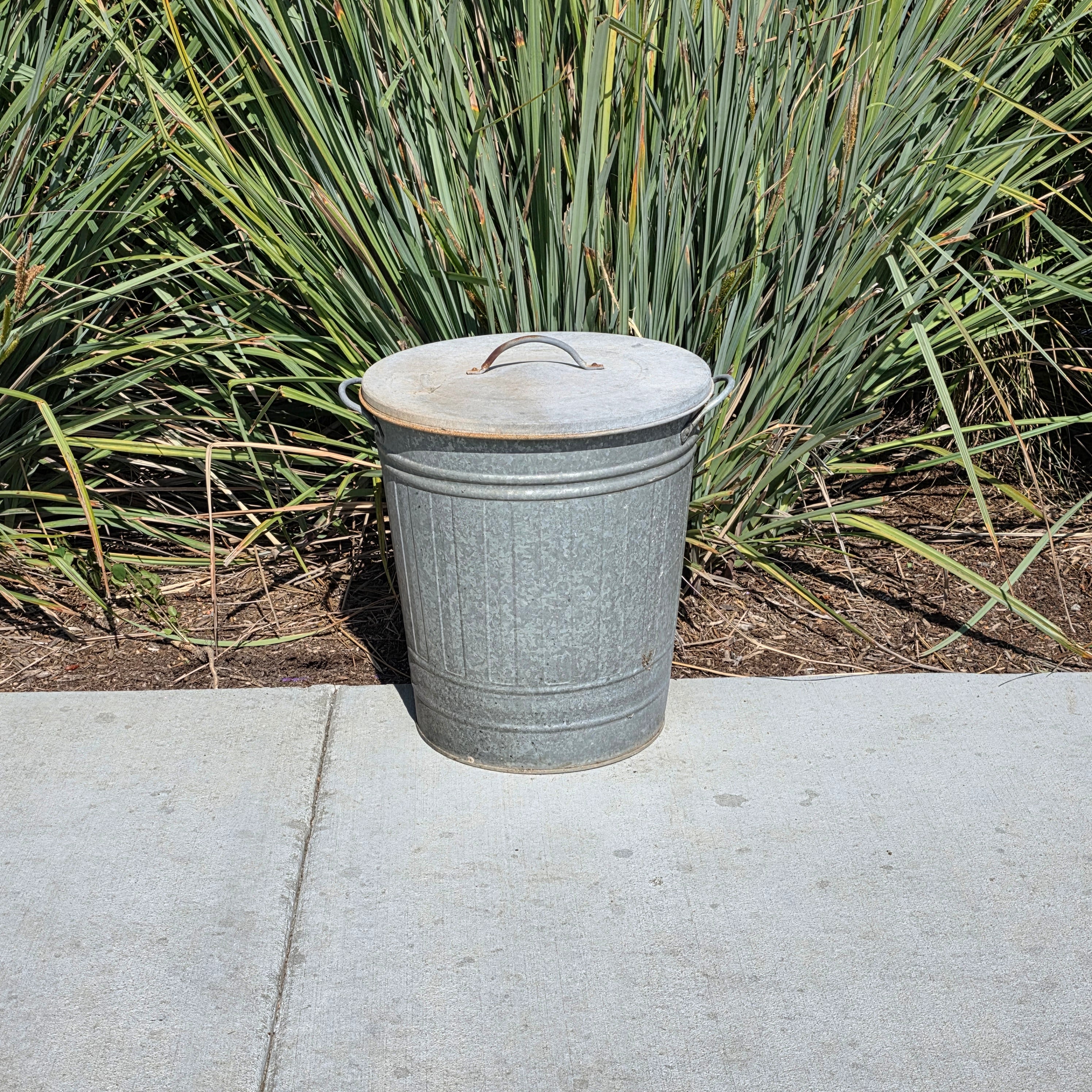 Vintage Galvanized Steel Ash Can with Lid 10 Gallon Rustic Fireplace Wood Storage