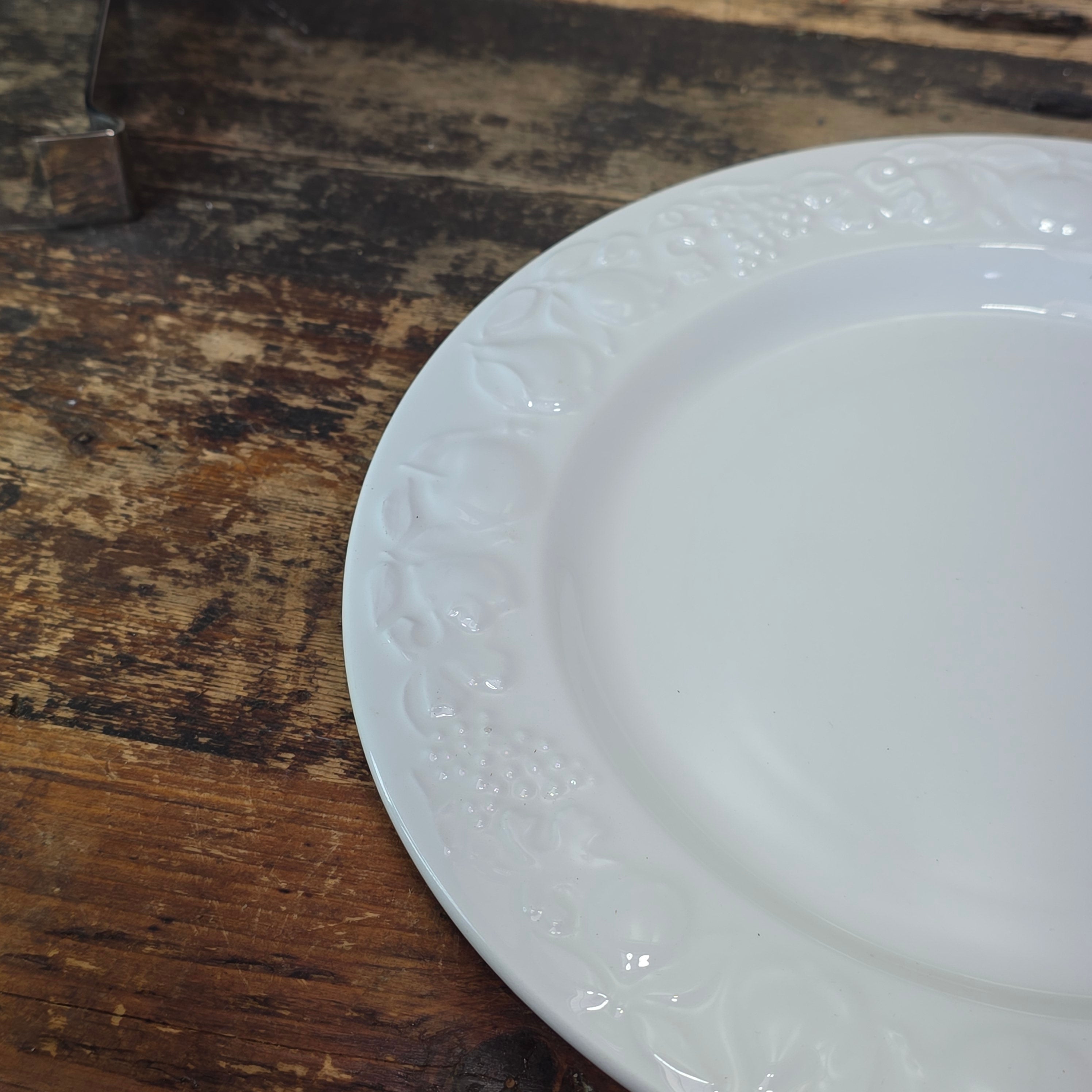 Vintage Franco Giorgi Quadrifoglio Italy Embossed Fruit Handle Serving Plate