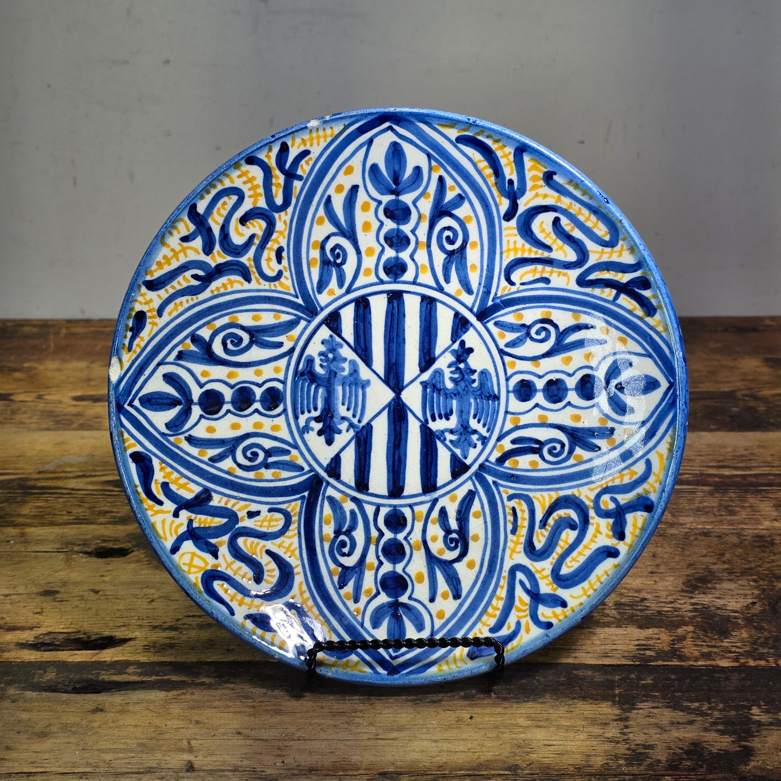 Vintage Spanish Majolica Ceramic Wall Plate Blue Yellow Sicily Coat of Arms 10.5"