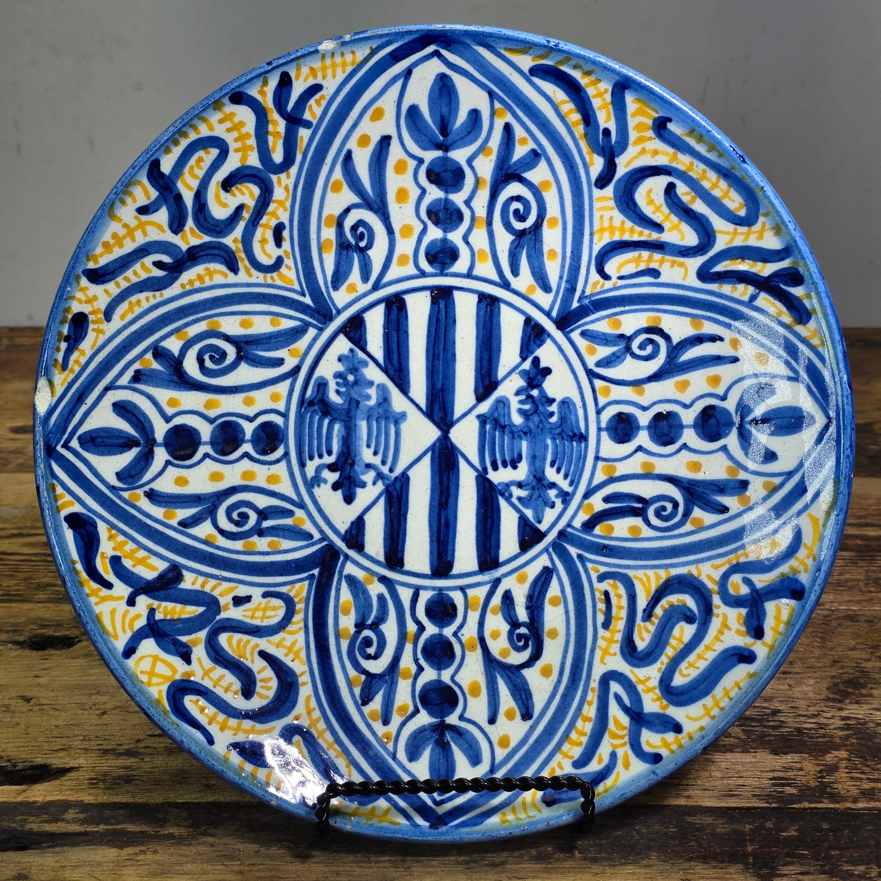 Vintage Spanish Majolica Ceramic Wall Plate Blue Yellow Sicily Coat of Arms 10.5"